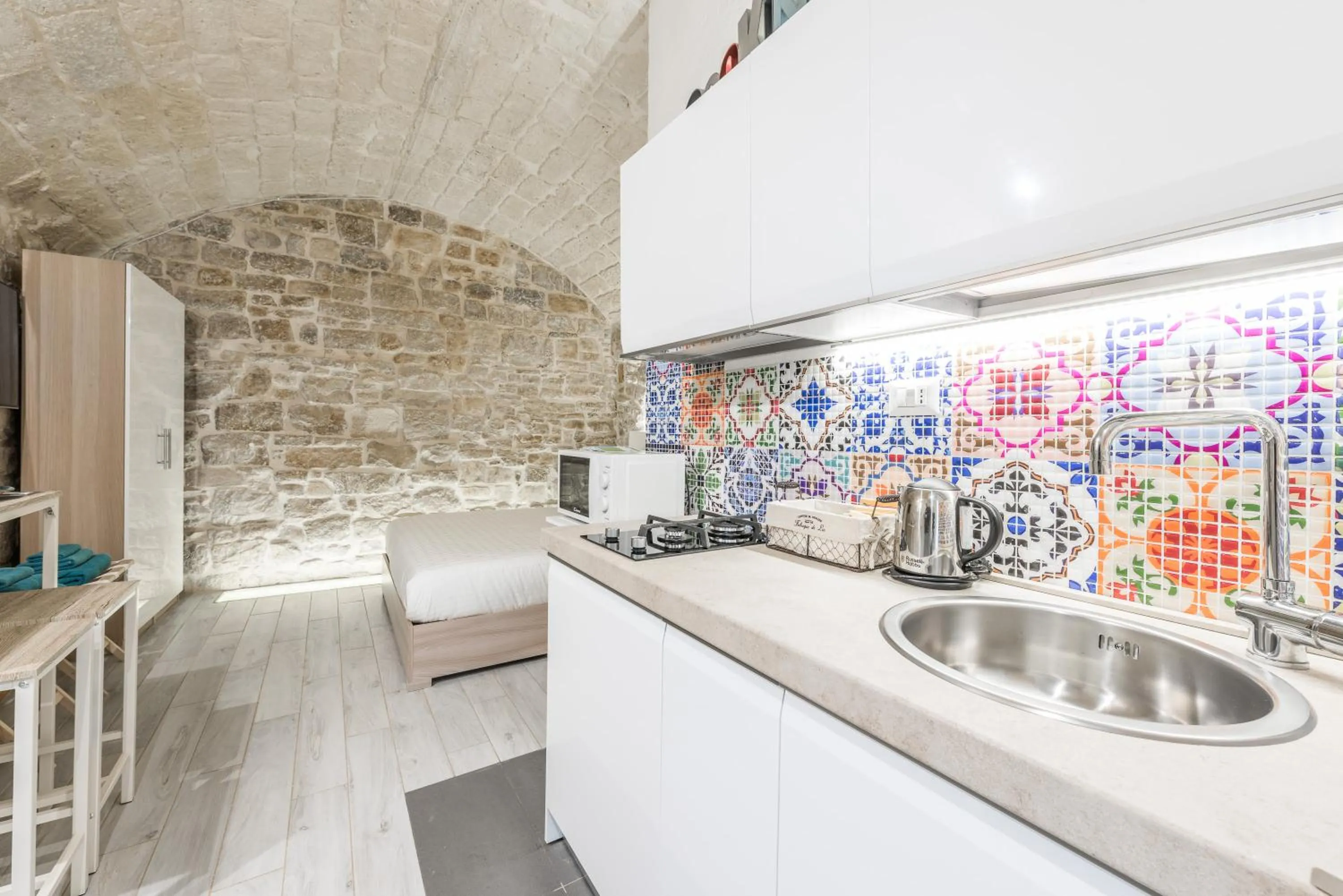 Kitchen or kitchenette in San Nicola Old Town Apartment Casatuabari