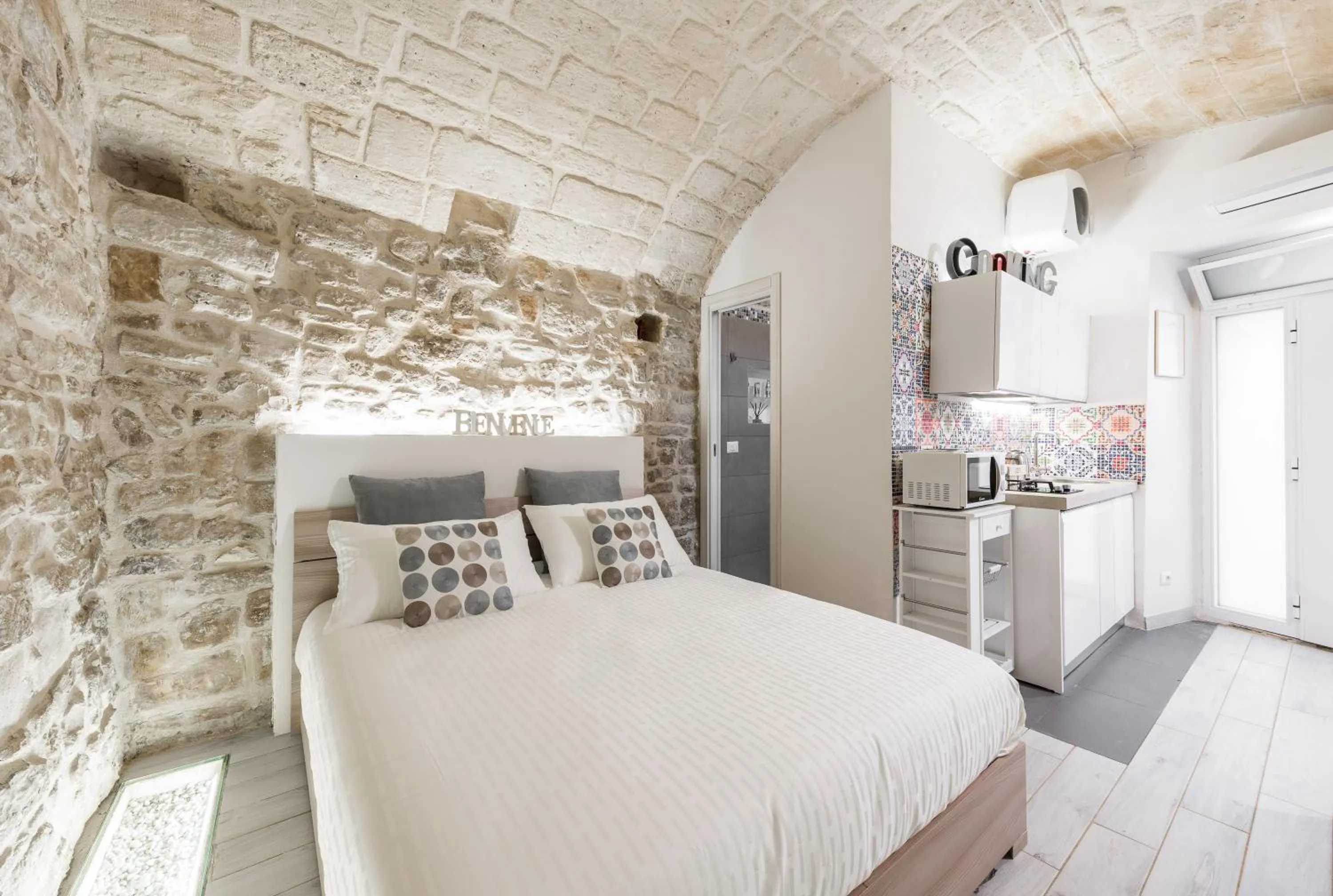 Kitchen or kitchenette, Bed in San Nicola Old Town Apartment Casatuabari