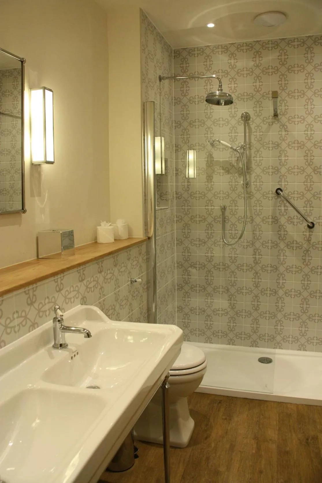 Bathroom in The Bell Hotel, Saxmundham