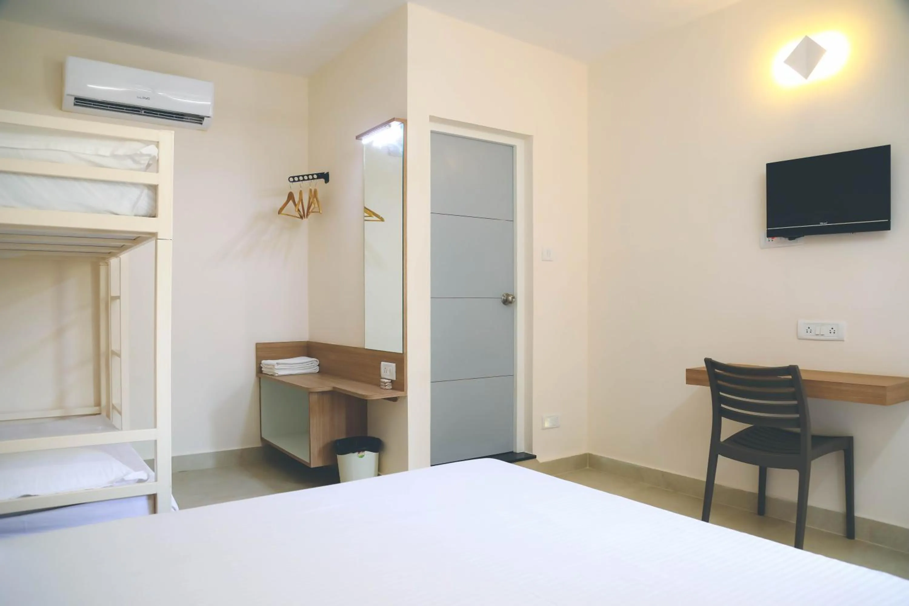 Oceanside Mahabalipuram - With Beach access