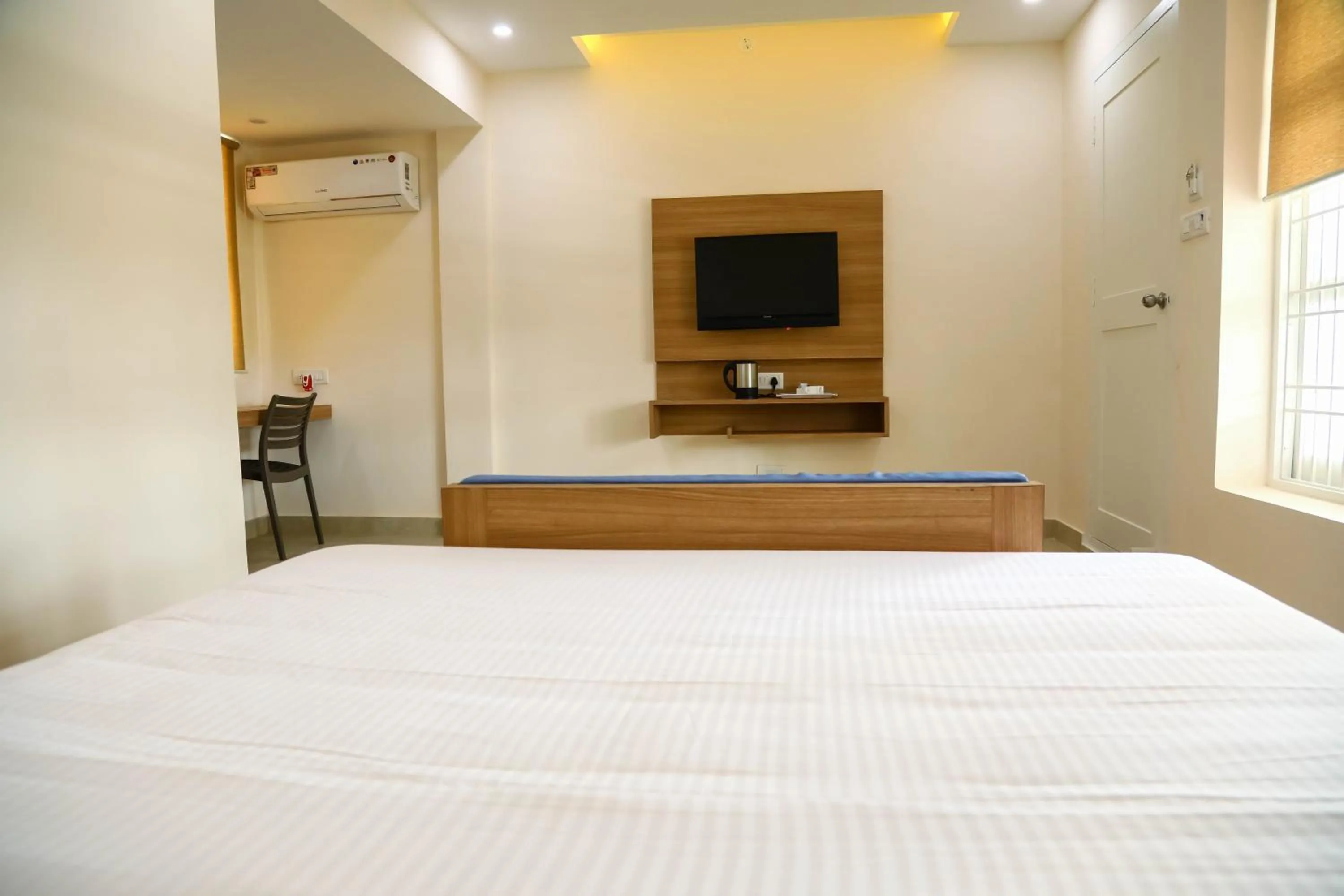 Oceanside Mahabalipuram - With Beach access