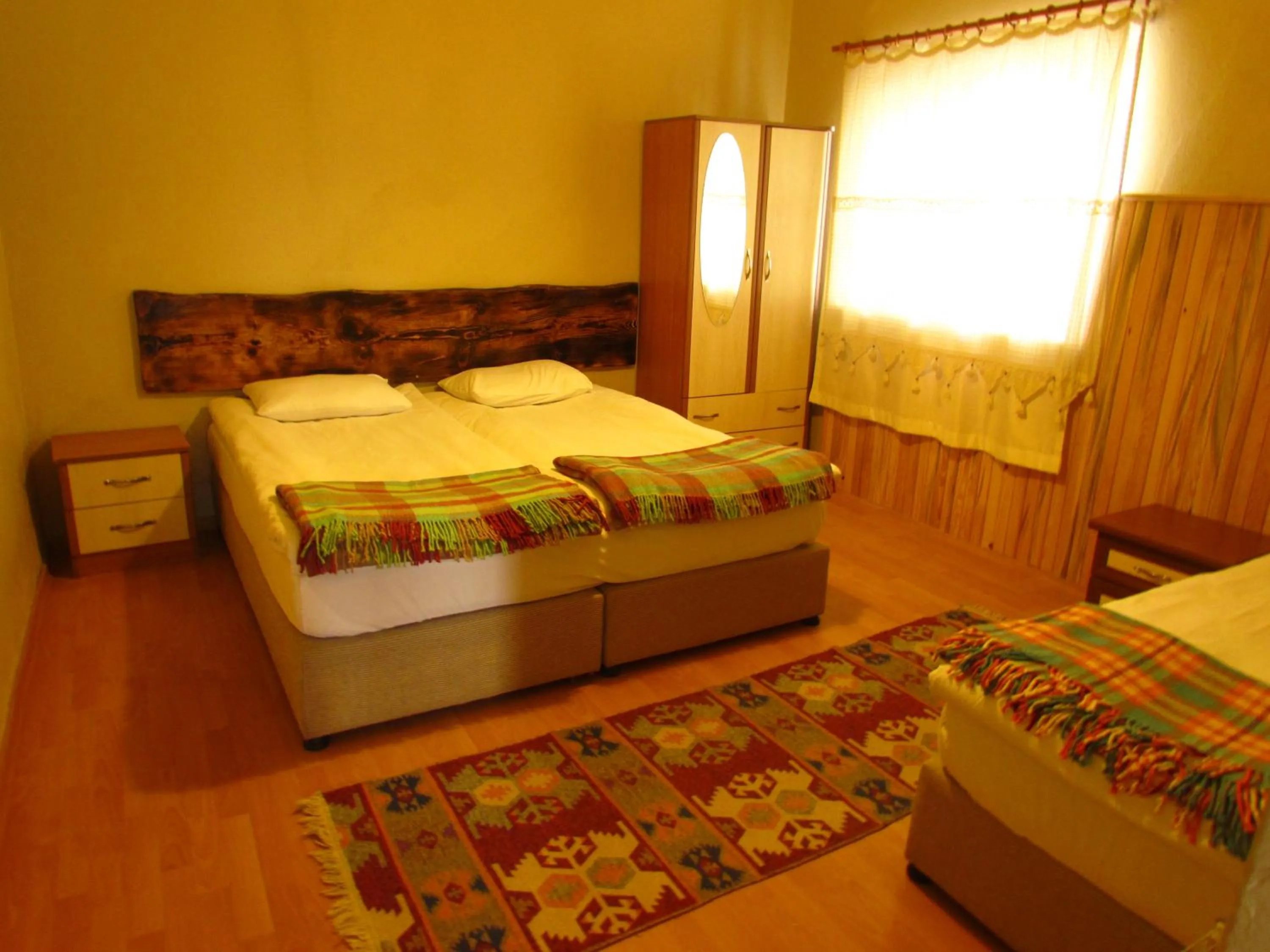 Bedroom, Bed in Amazon Antique