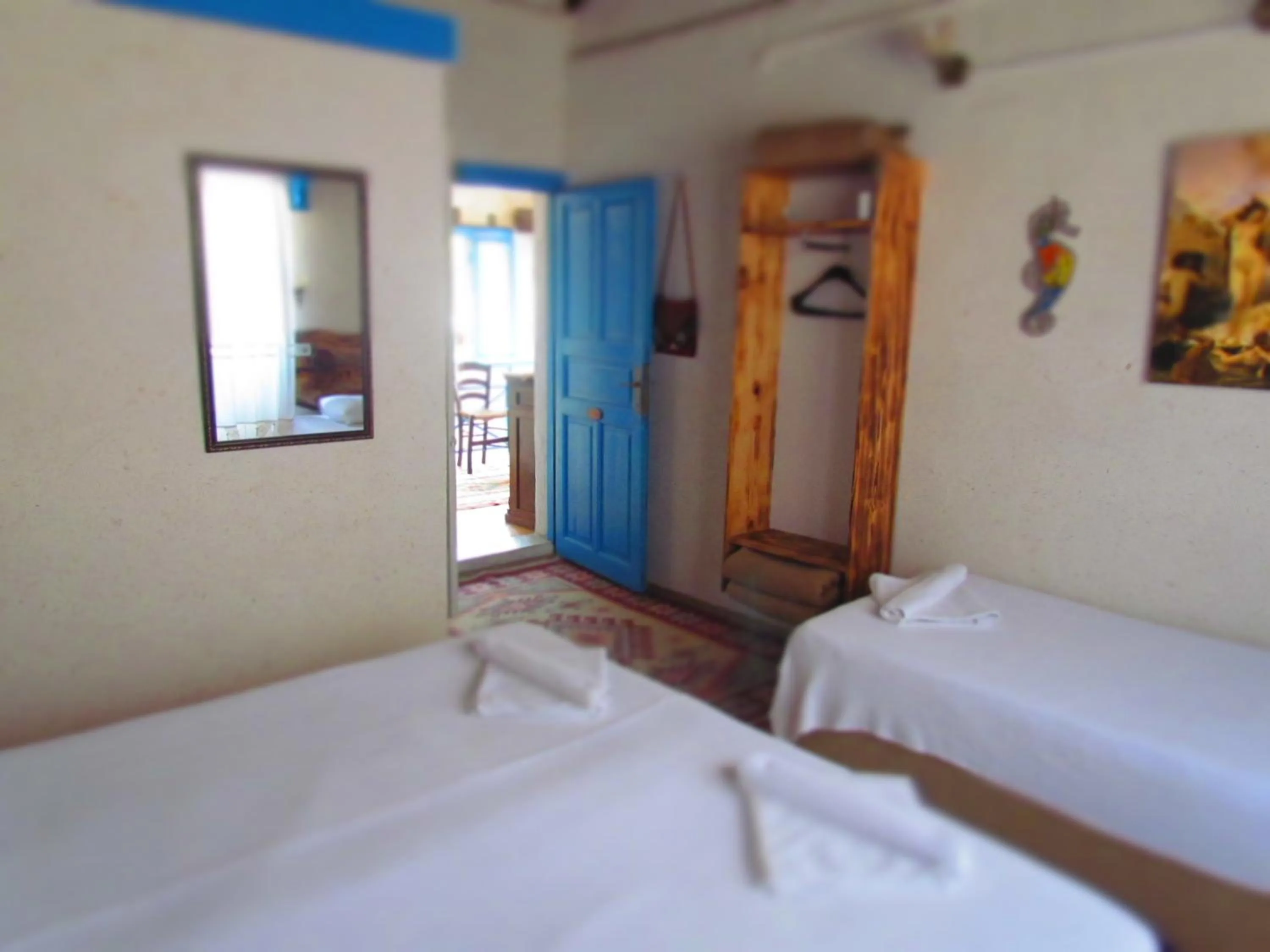 Day, Bed in Amazon Antique