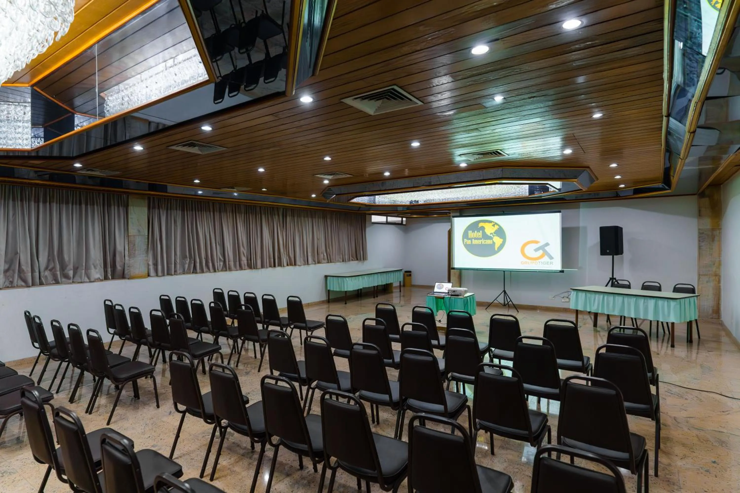 Meeting/conference room in Hotel Pan Americano