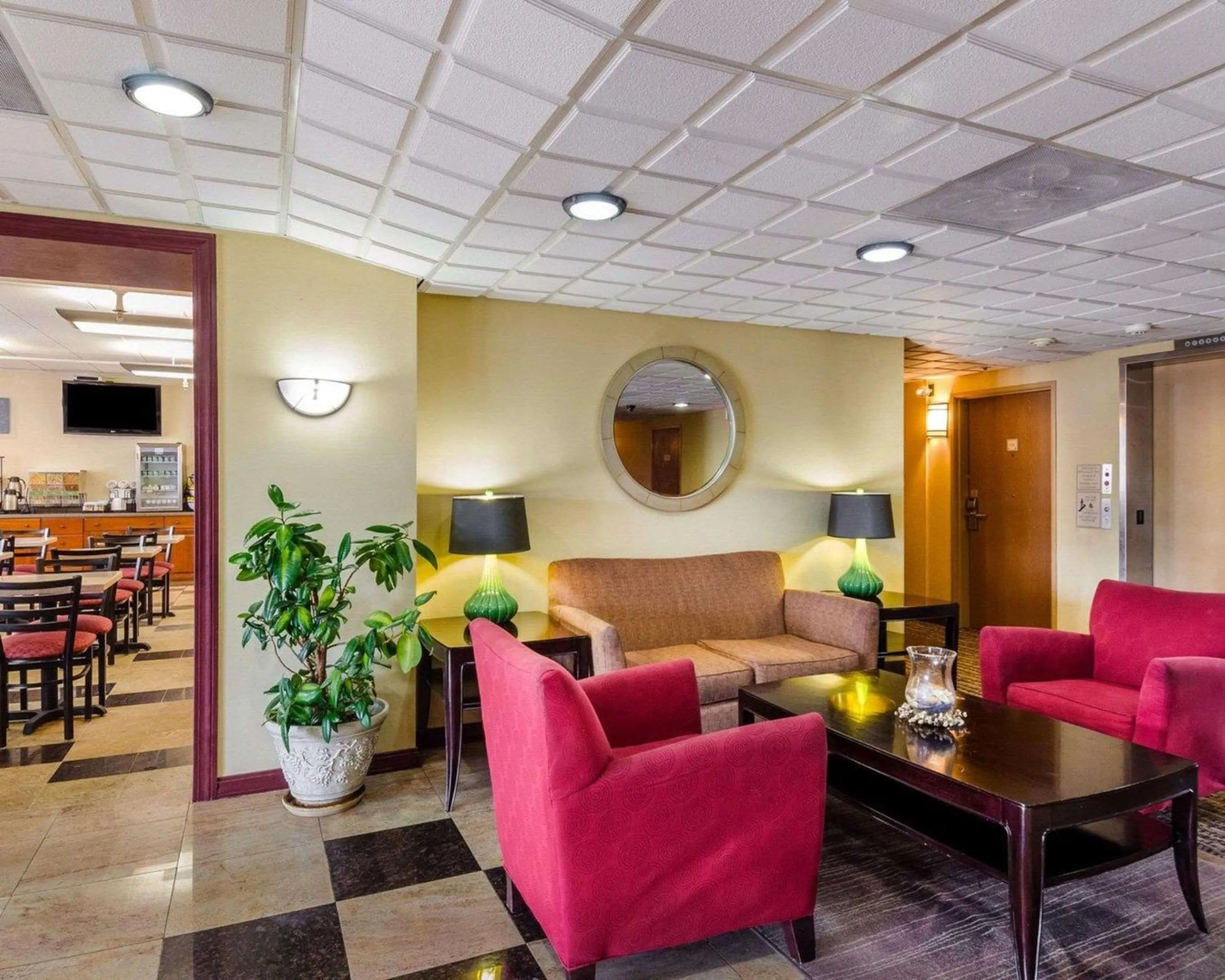 Lobby or reception in Holiday Inn Express - Fall River North