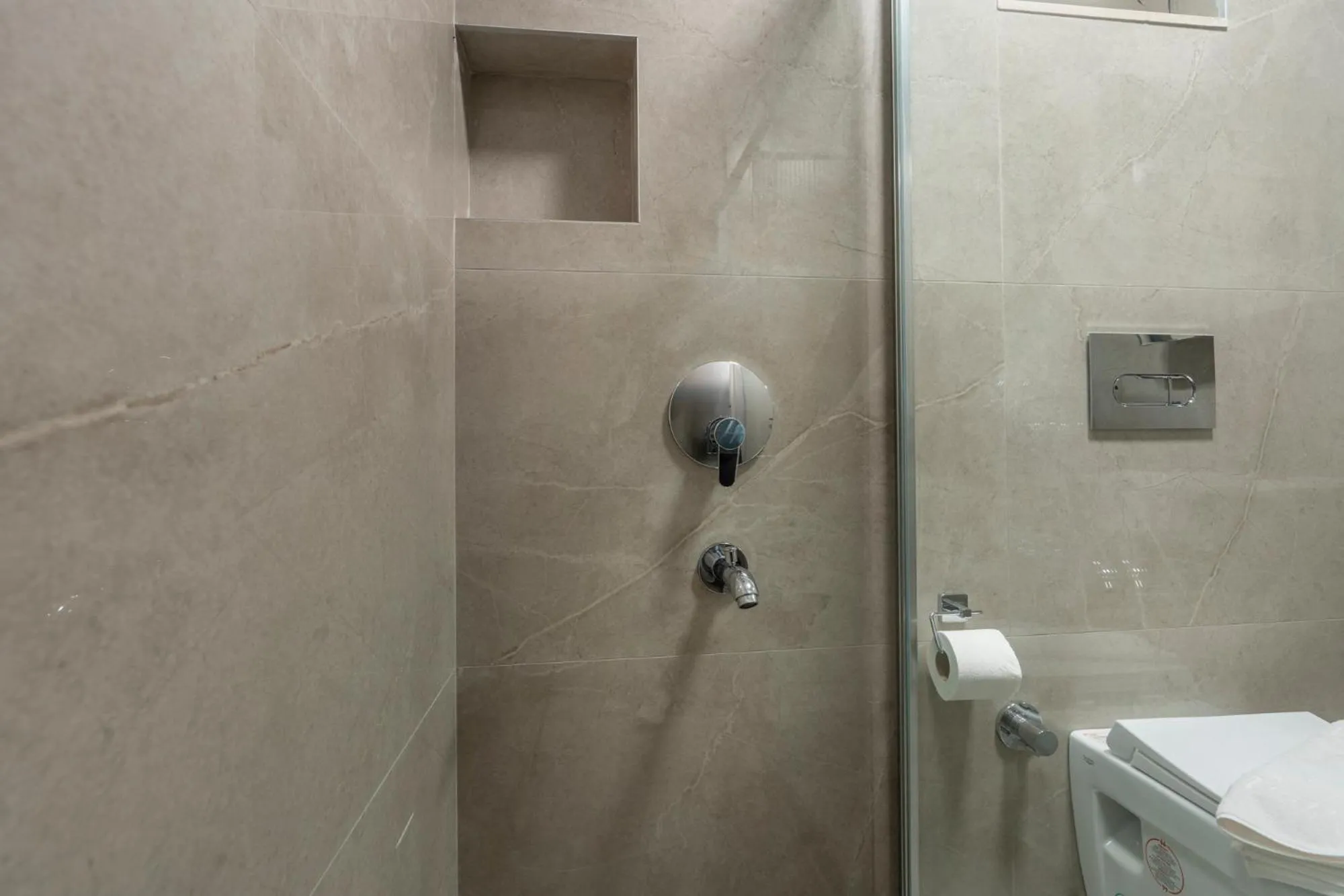 Shower in Lara Beach Homes