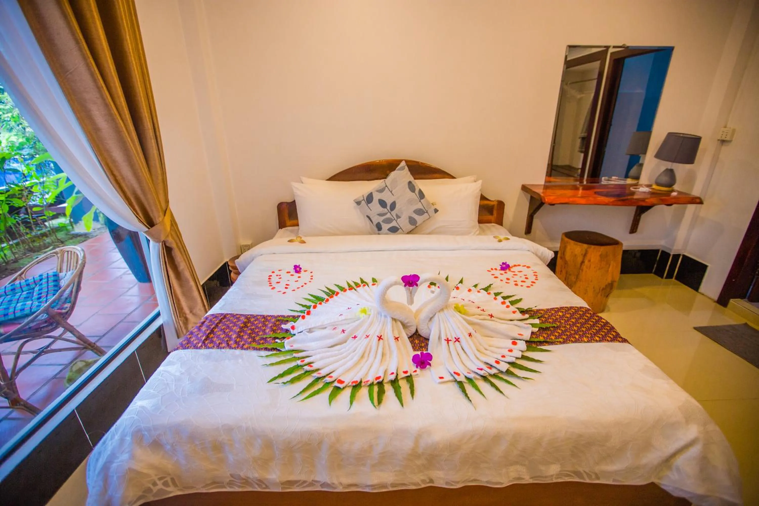 Photo of the whole room, Bed in Moloppor Villa