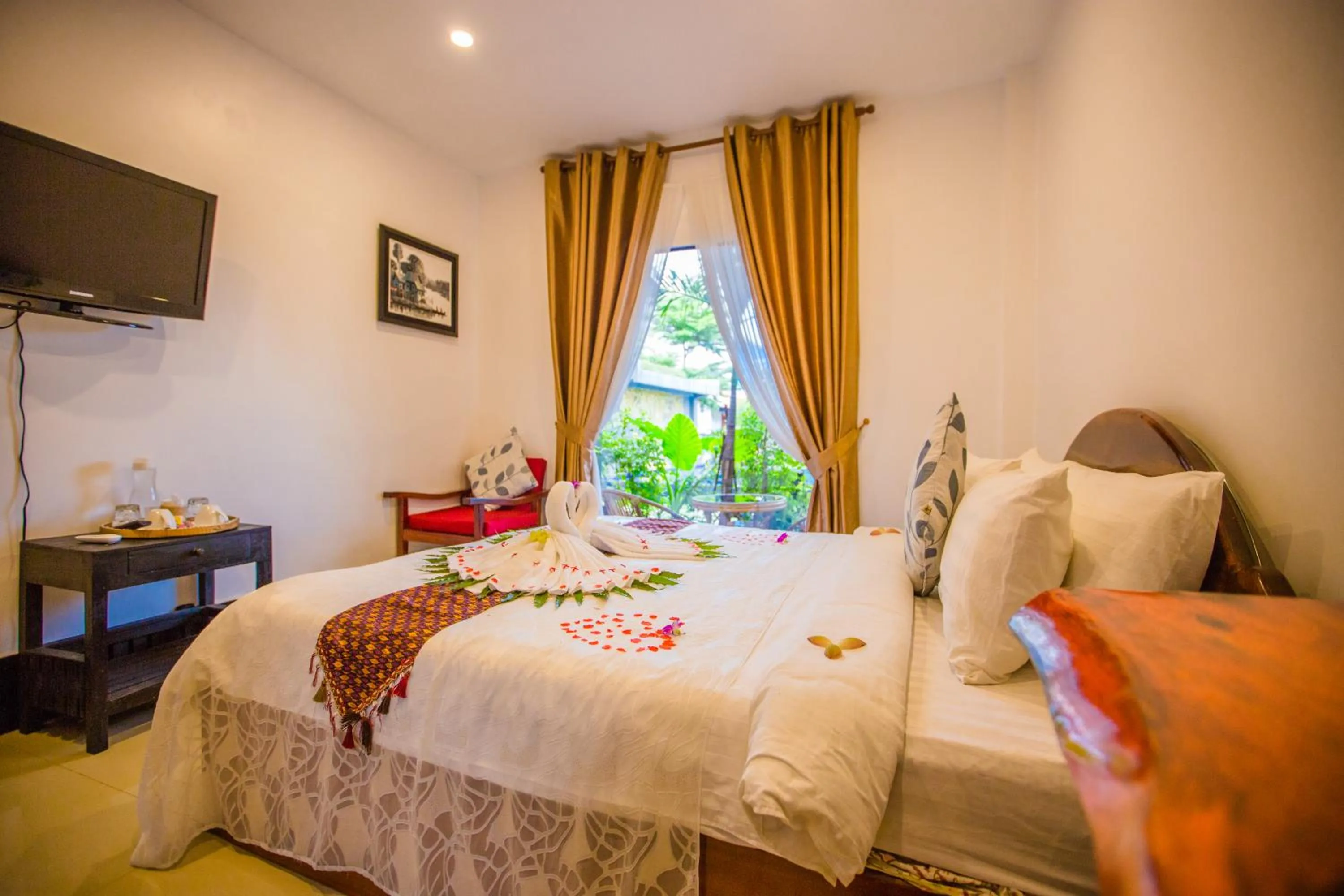 Photo of the whole room, Bed in Moloppor Villa