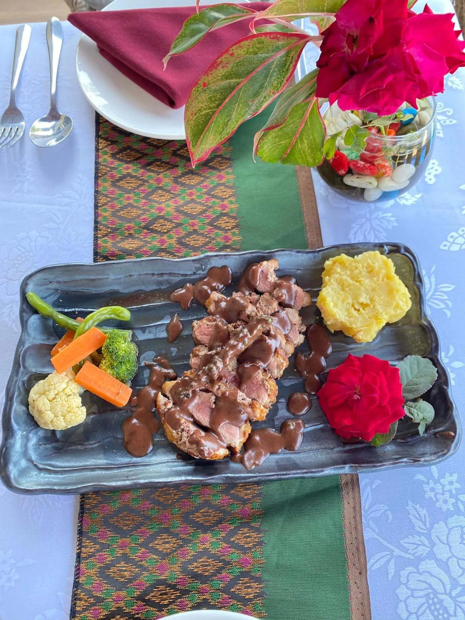 Lunch in Moloppor Villa