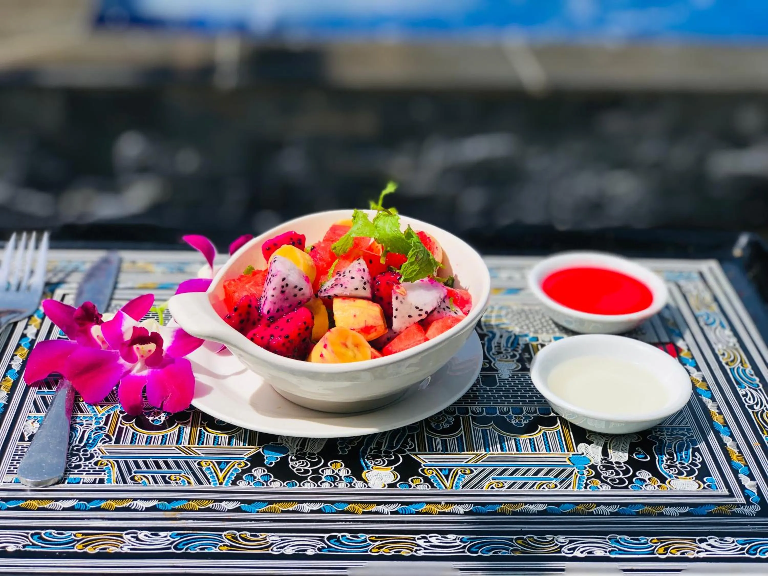 Food and drinks in Moloppor Villa