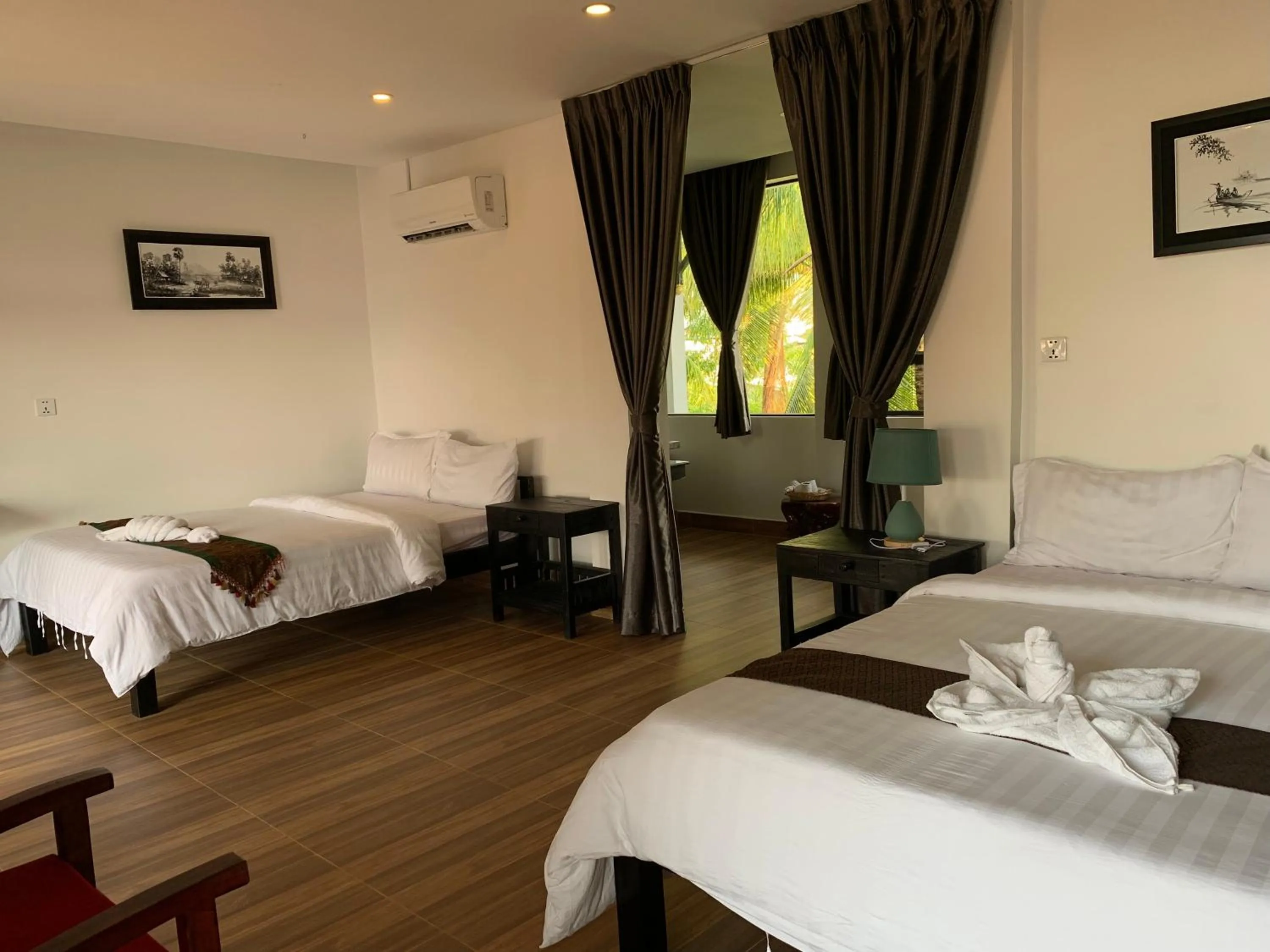 Photo of the whole room, Bed in Moloppor Villa