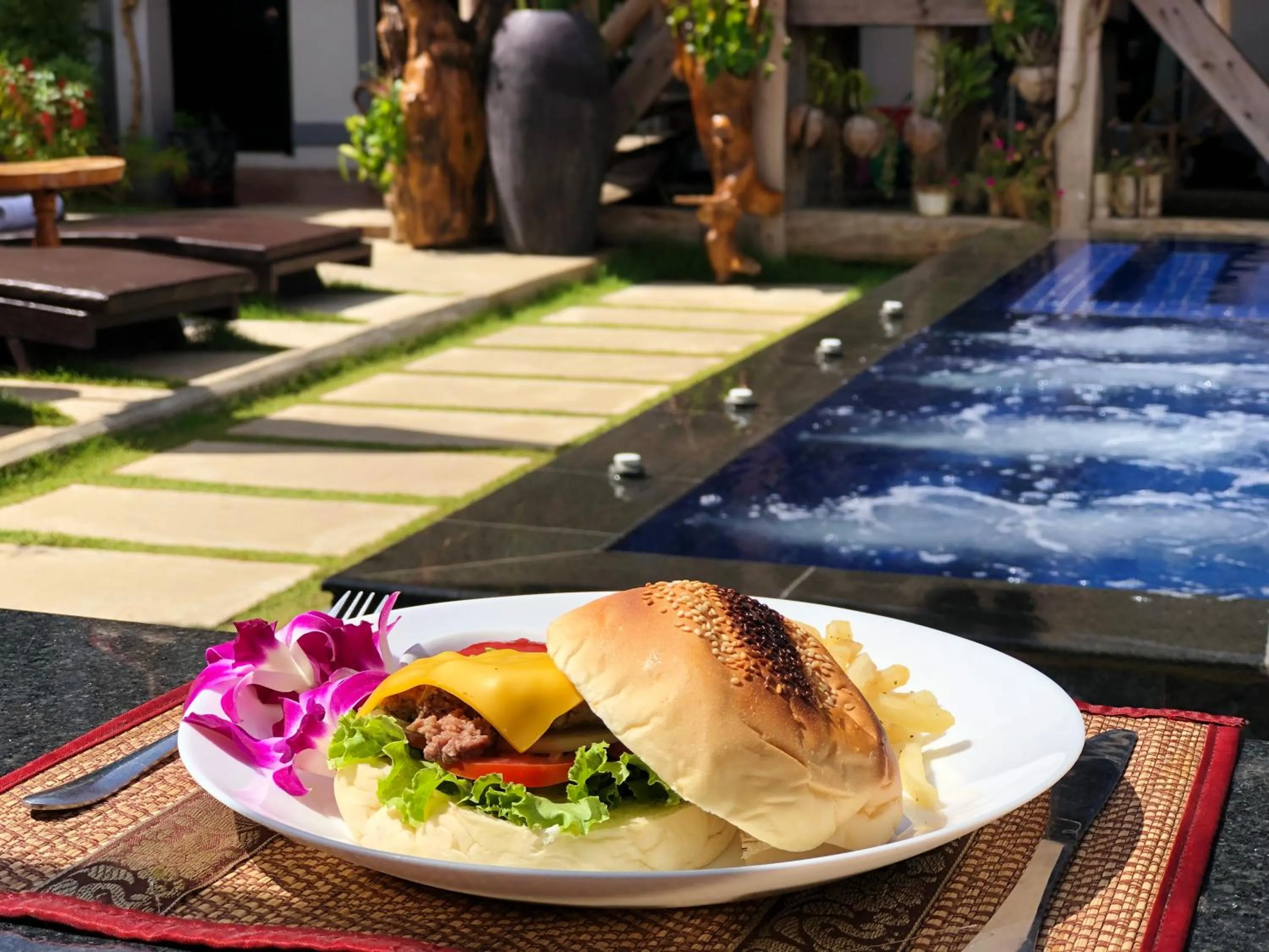 Food in Moloppor Villa