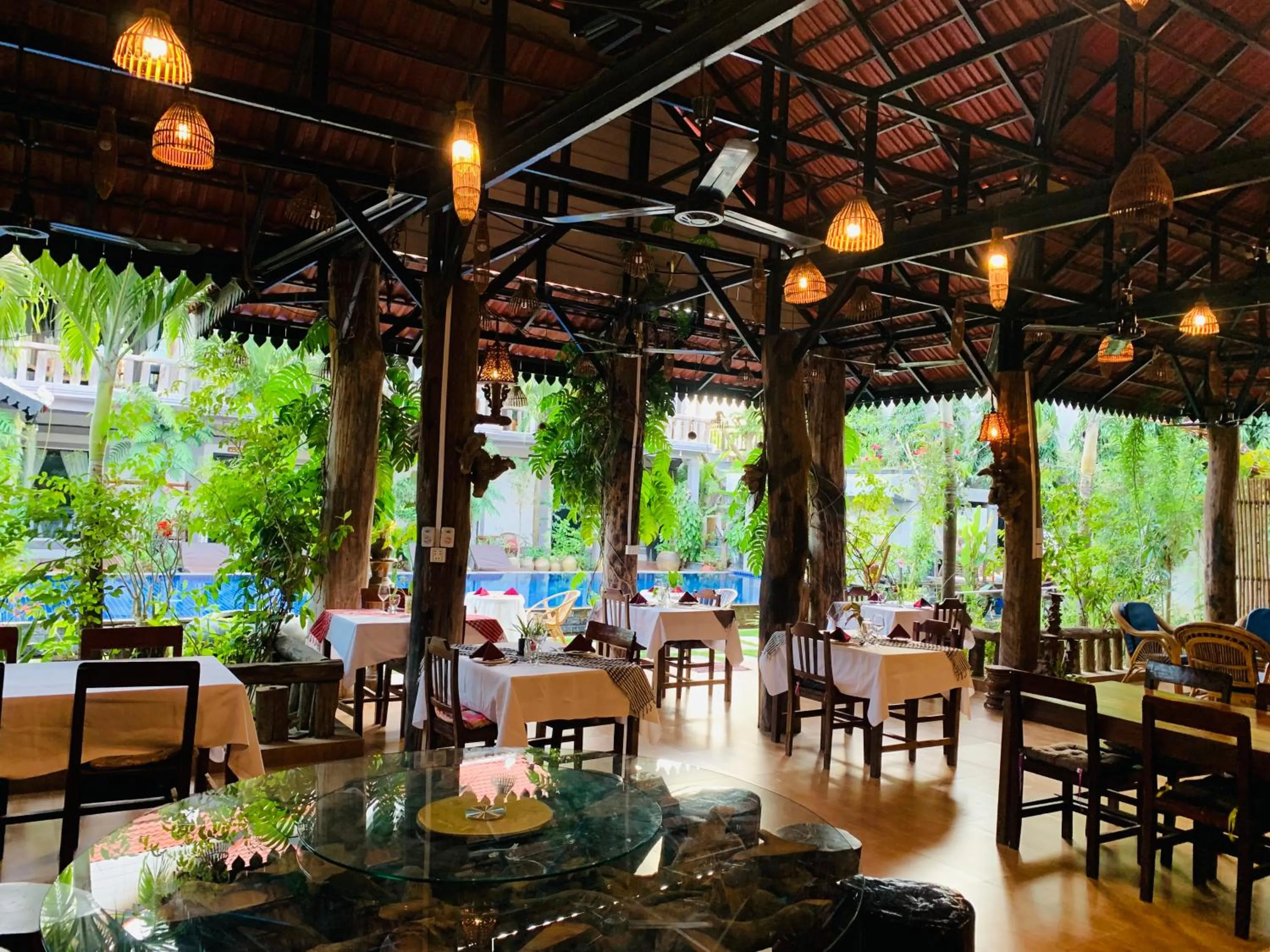 Lunch in Moloppor Villa