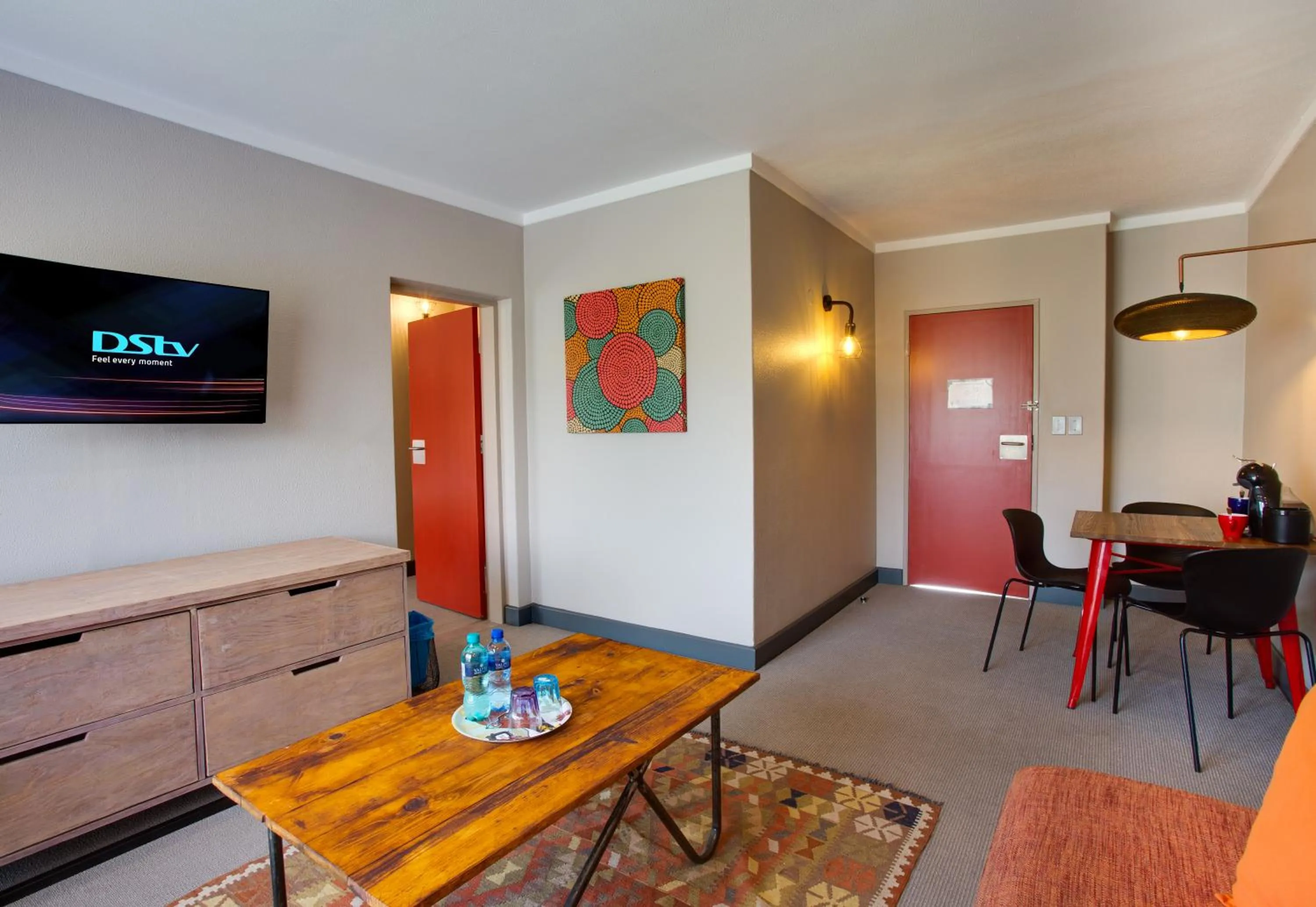 TV and multimedia in 26° South Bush Boho Hotel