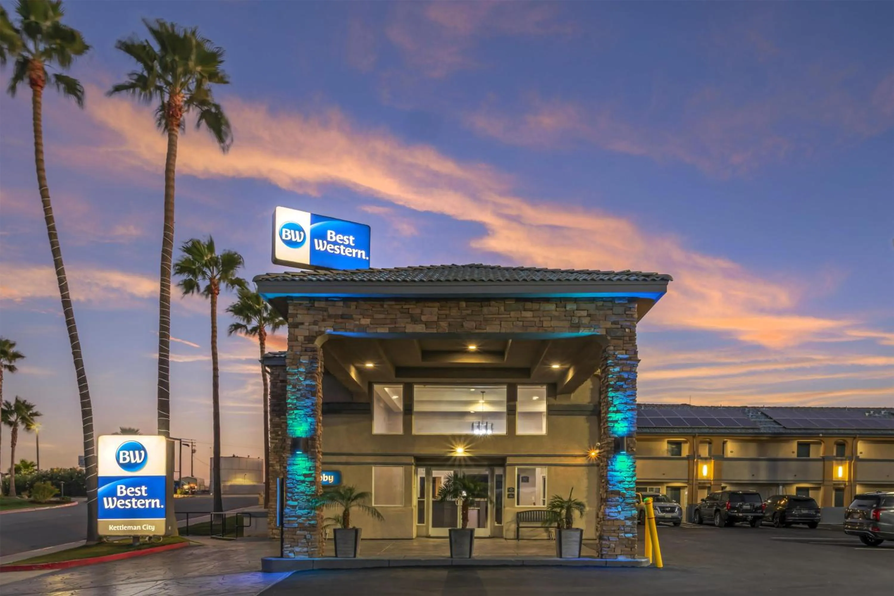 Property building in Best Western Kettleman City Inn & Suites