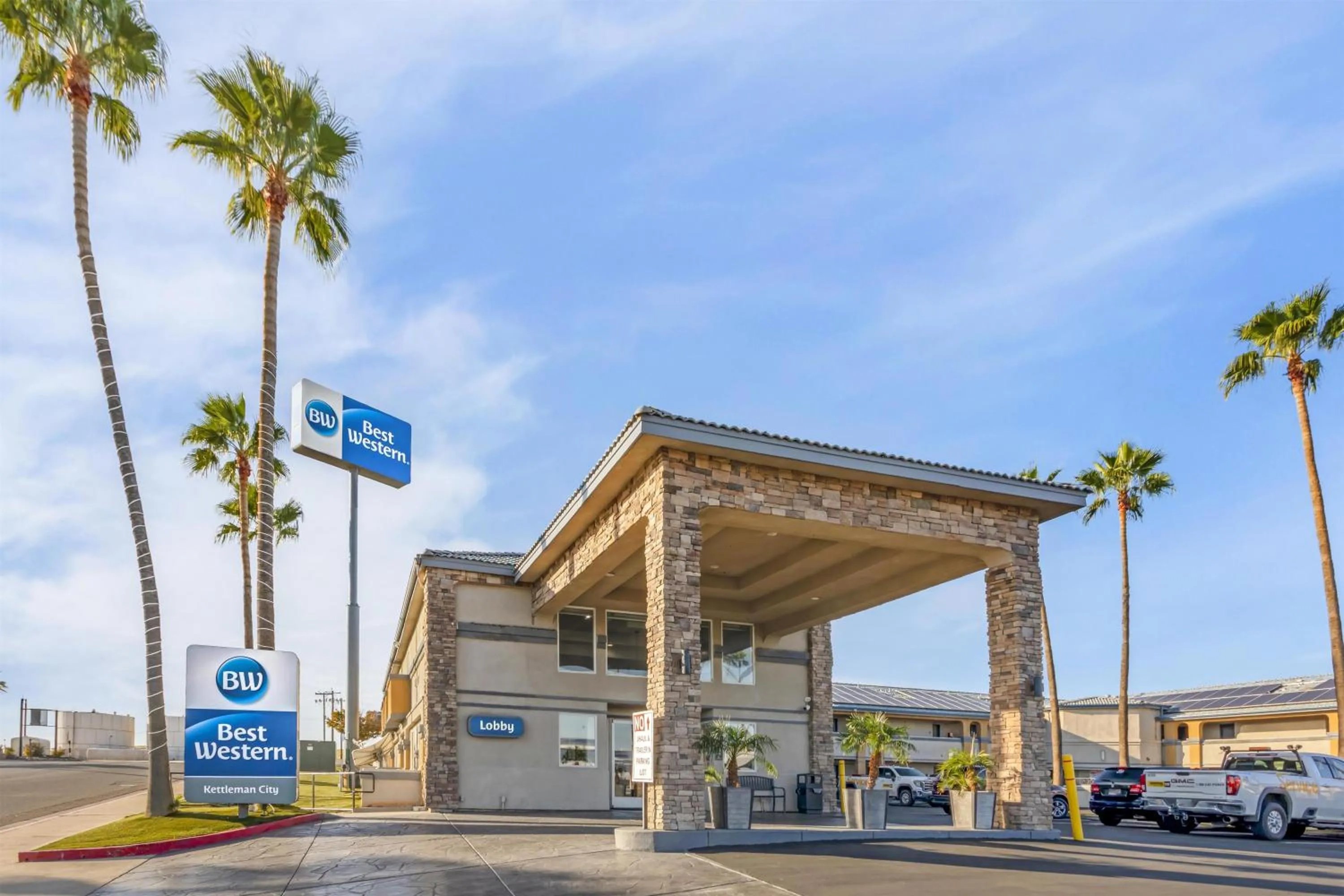 Property building in Best Western Kettleman City Inn & Suites