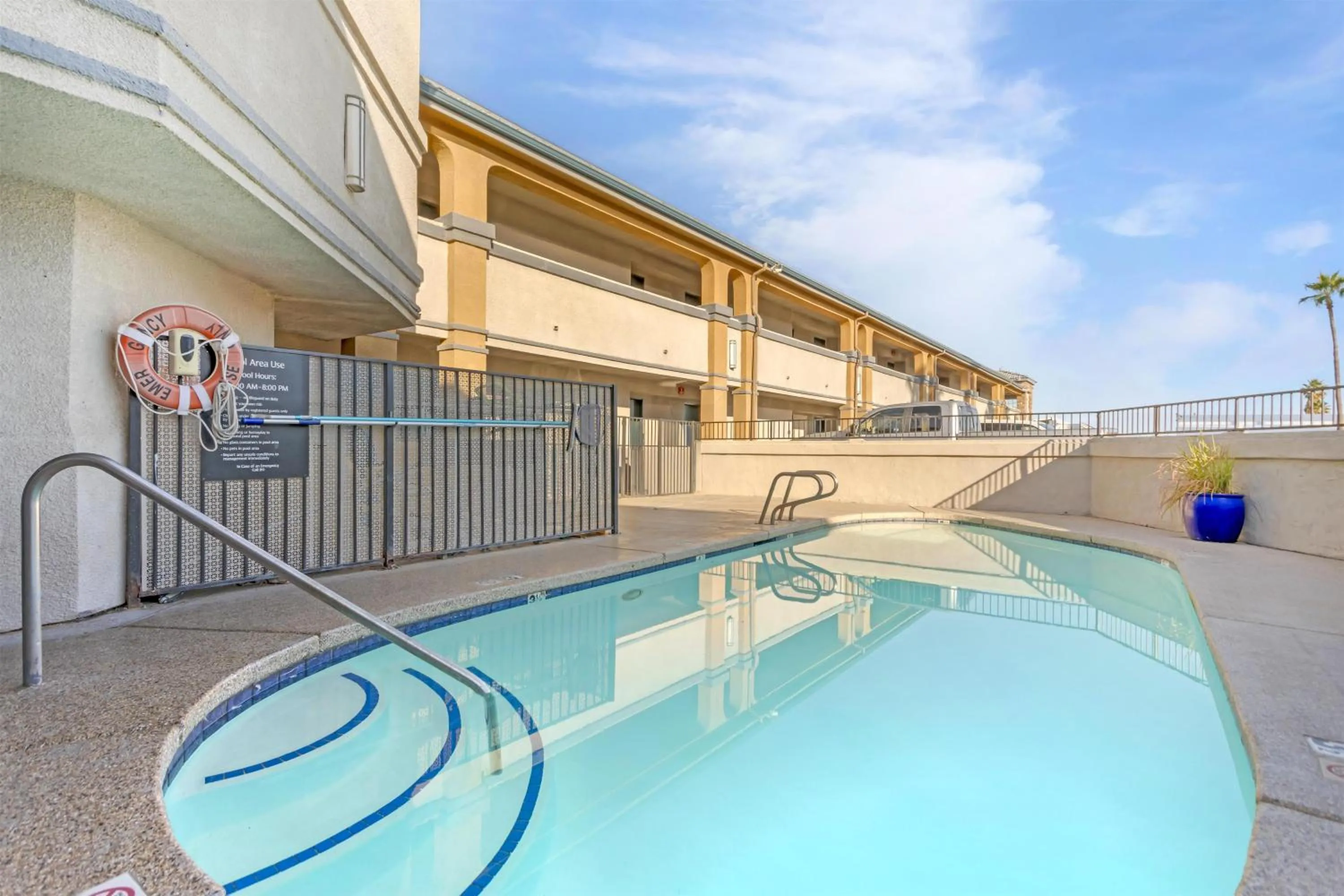Pool view in Best Western Kettleman City Inn & Suites