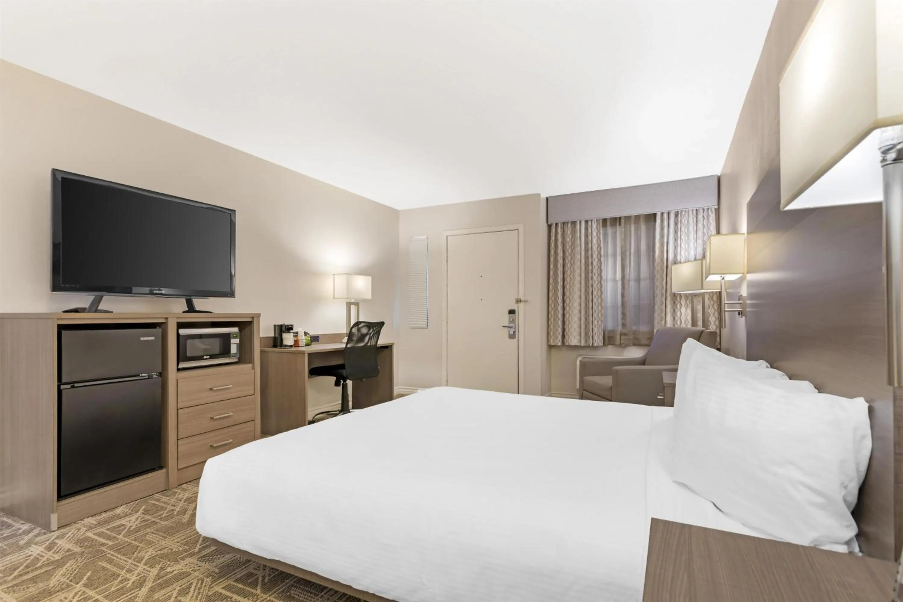 Bedroom, Bed in Best Western Kettleman City Inn & Suites