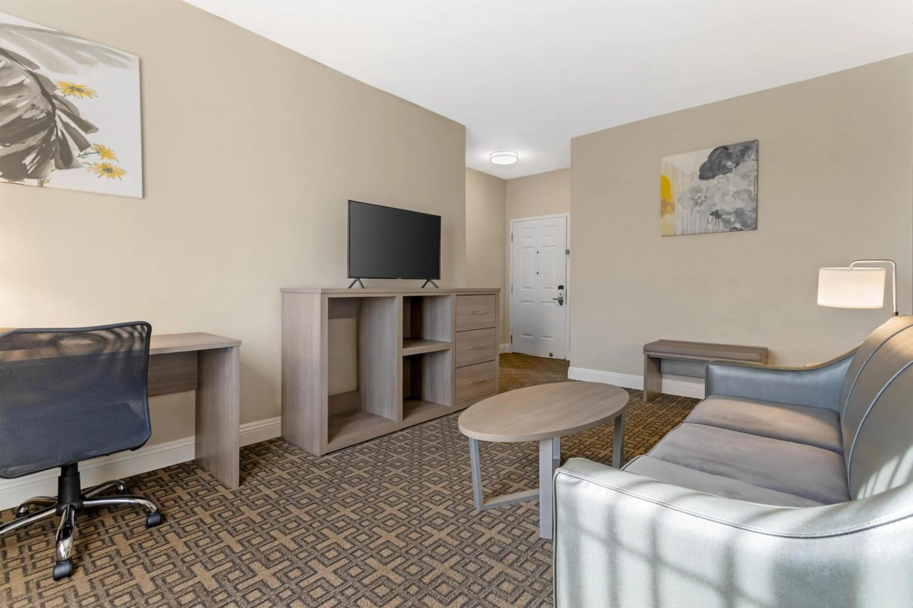 Photo of the whole room in Best Western Kettleman City Inn & Suites