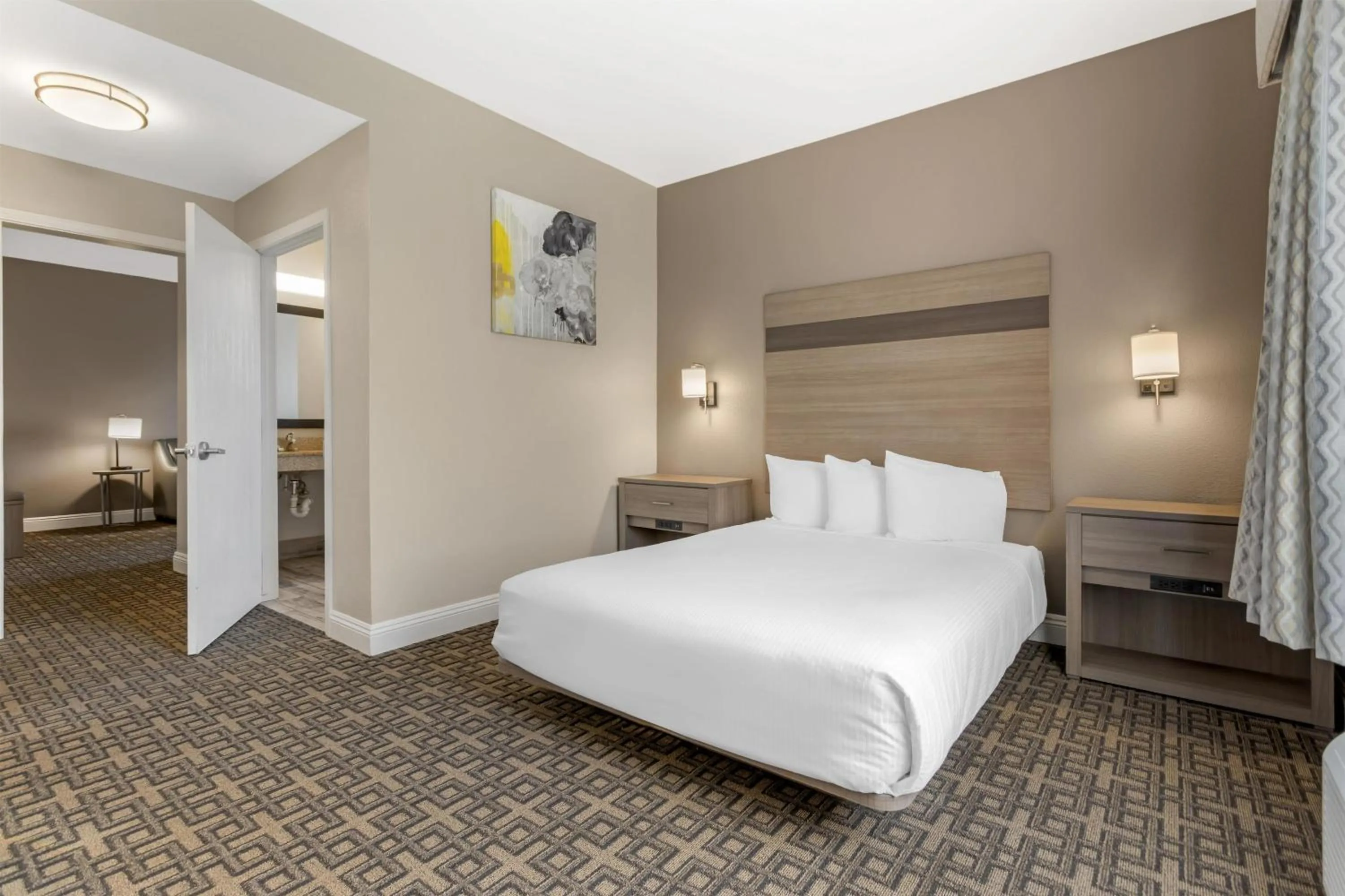 Photo of the whole room, Bed in Best Western Kettleman City Inn & Suites