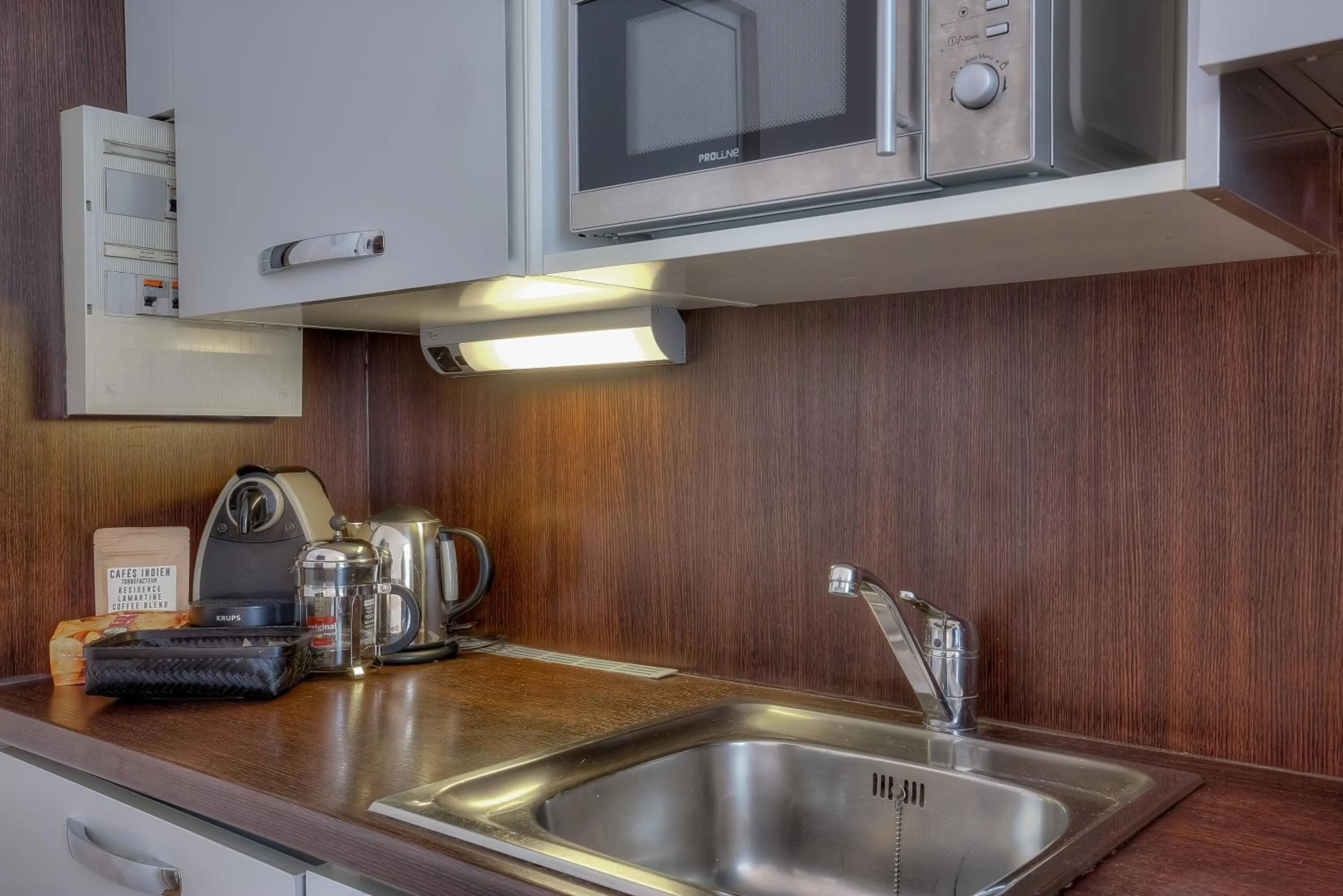 Coffee/tea facilities in Maison Lamartine - Nice