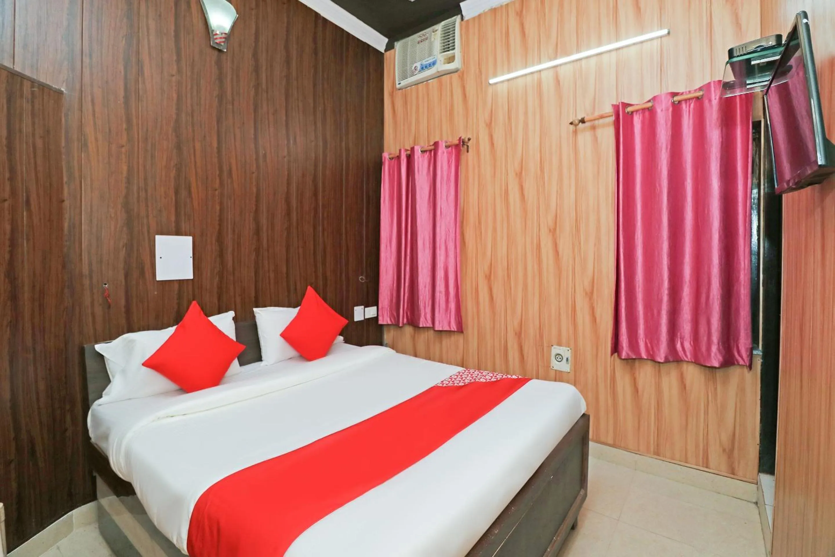 Bedroom in Hotel O Mahalaxmi Palace