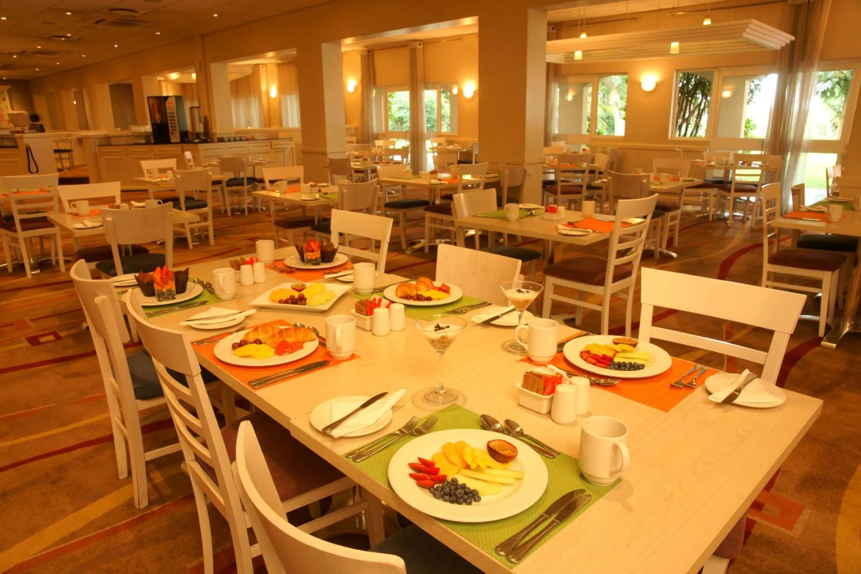 Restaurant/places to eat in Garden Court OR Tambo International Airport