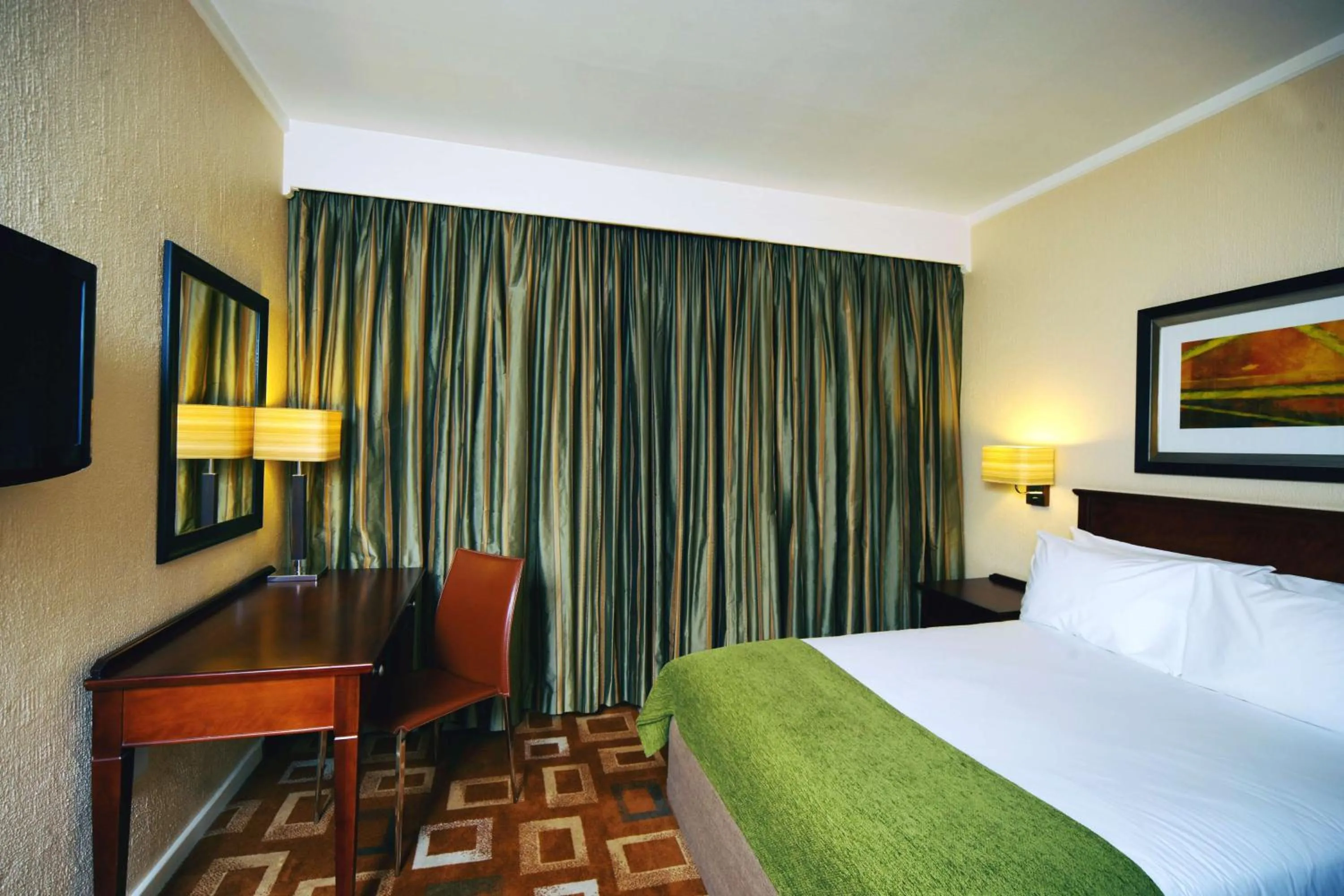 Bedroom, Bed in Garden Court OR Tambo International Airport