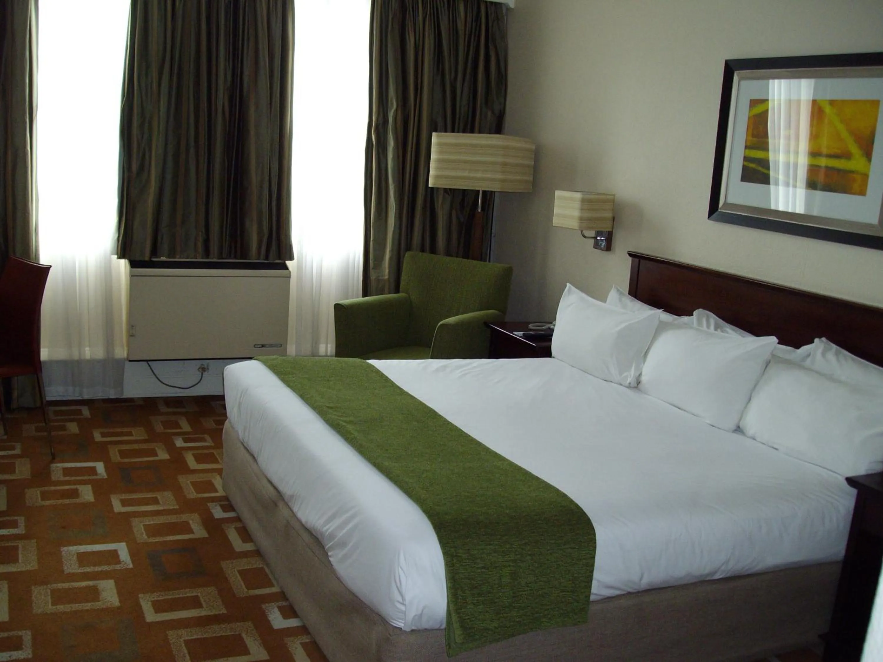 Photo of the whole room, Bed in Garden Court OR Tambo International Airport