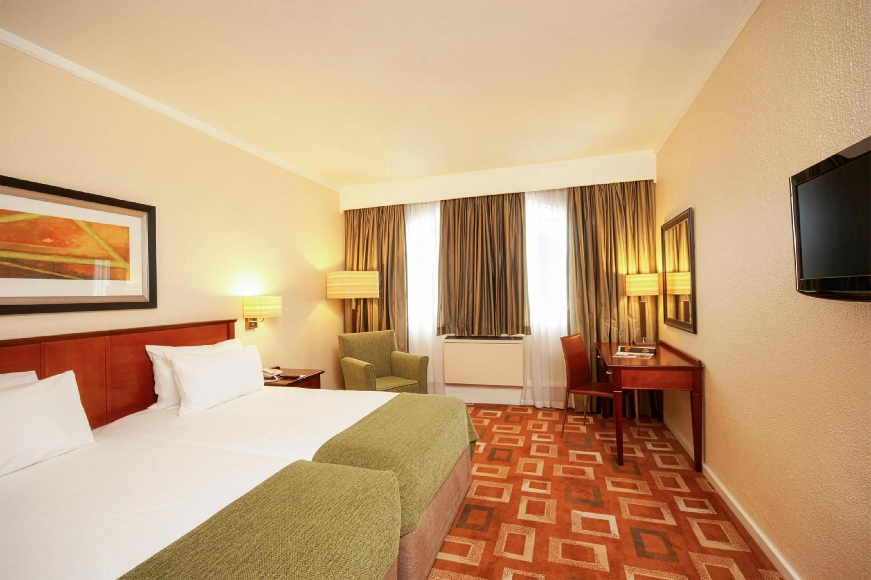 Bedroom, Bed in Garden Court OR Tambo International Airport
