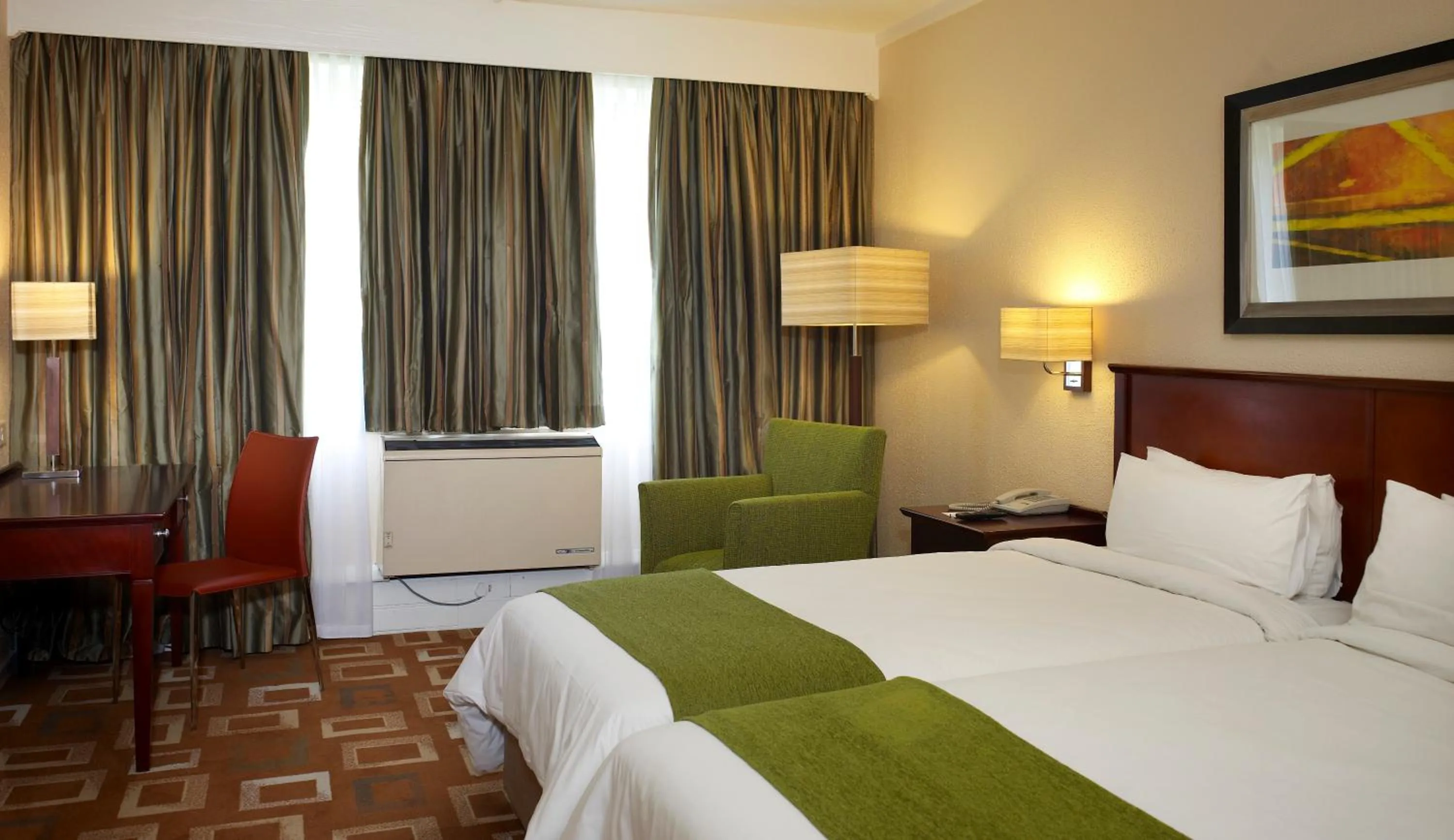 Photo of the whole room, Bed in Garden Court OR Tambo International Airport