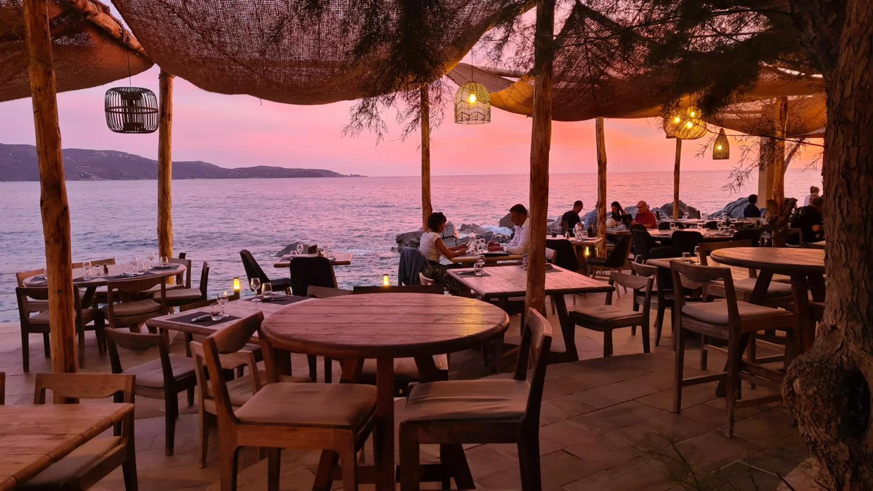 Restaurant/places to eat in Hôtel Abbartello