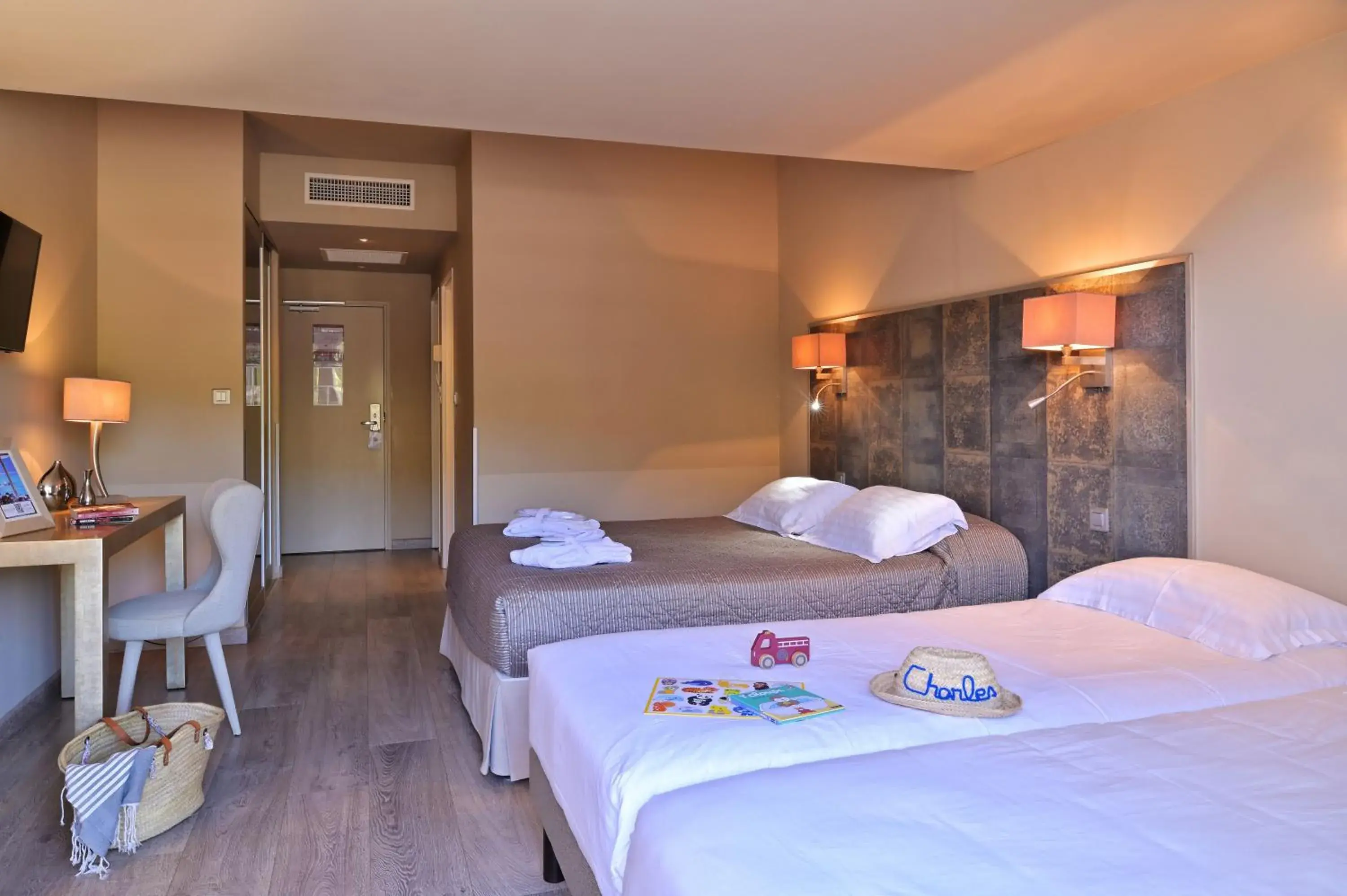 Family Room with Garden View in Hôtel Abbartello Family Room with Garden View in Hôtel Abbartello