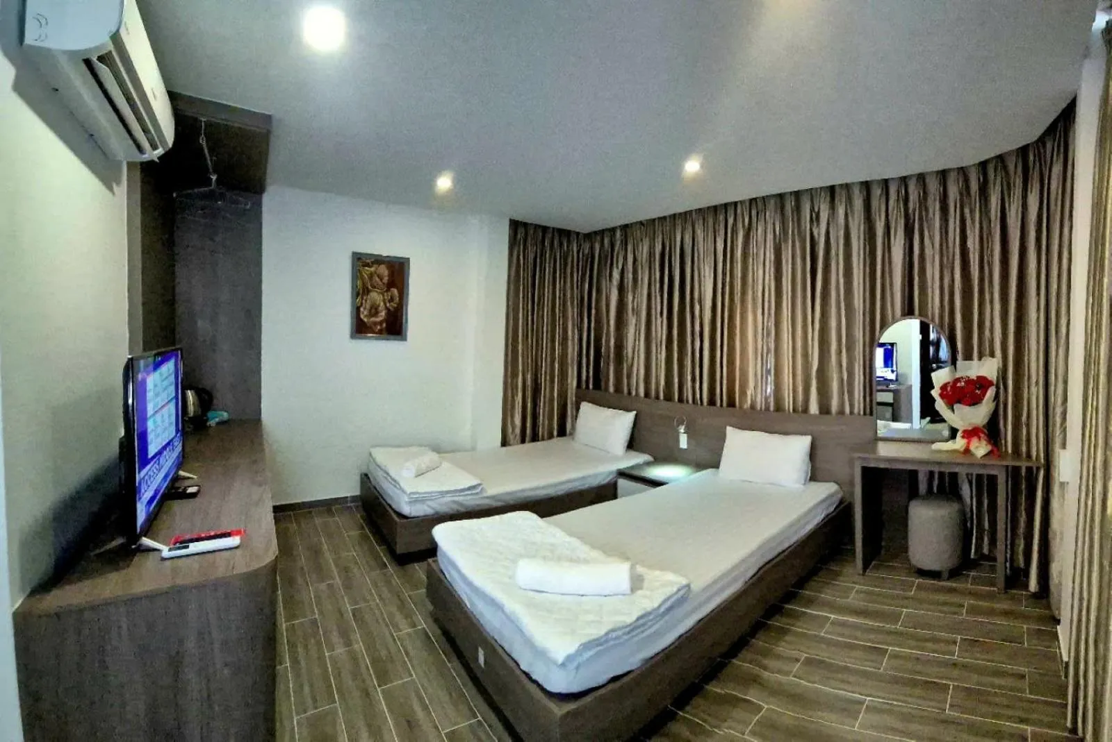 Communal lounge/ TV room, Bed in City Backpackers Hostel