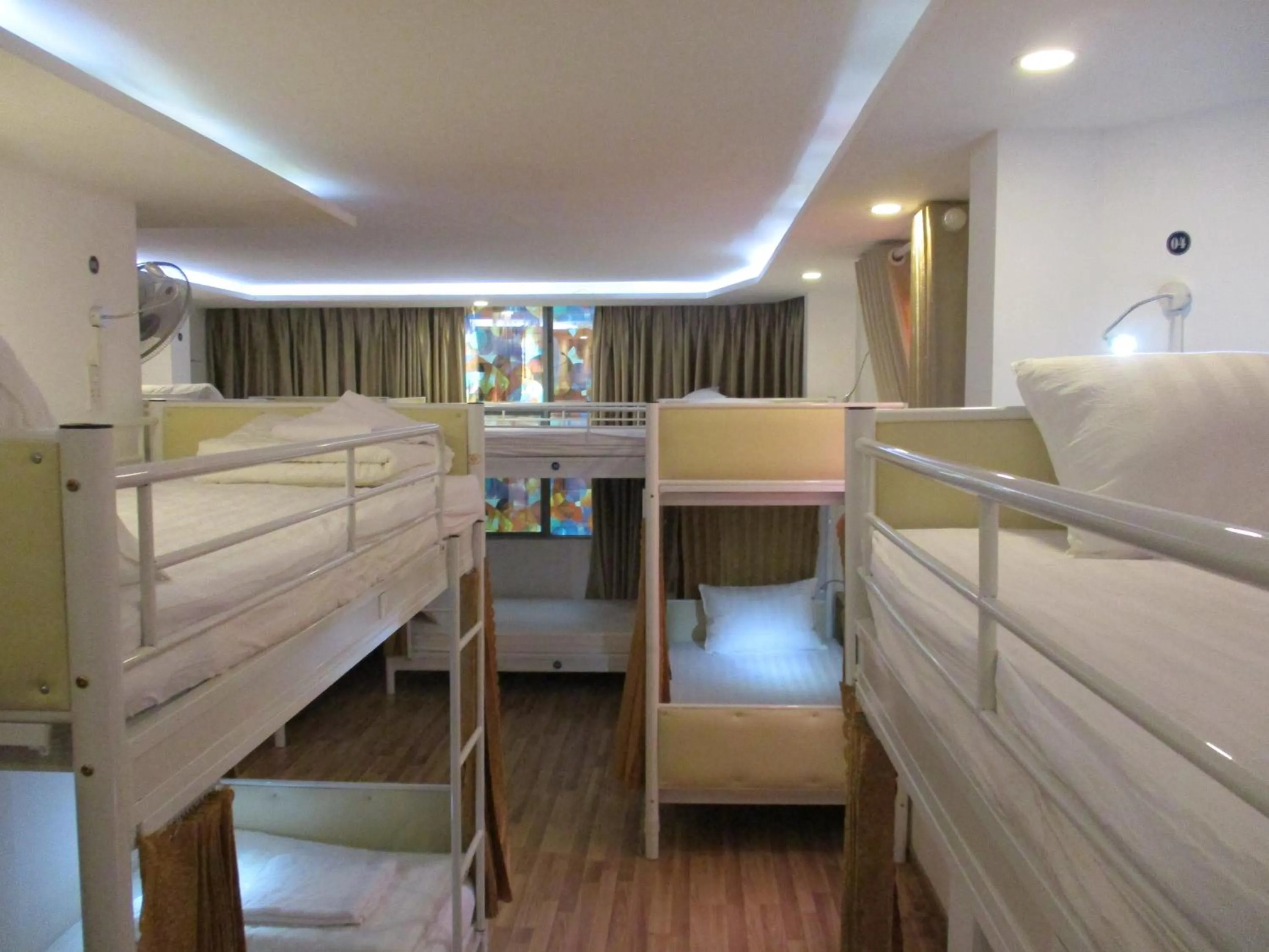 bunk bed, Bed in City Backpackers Hostel