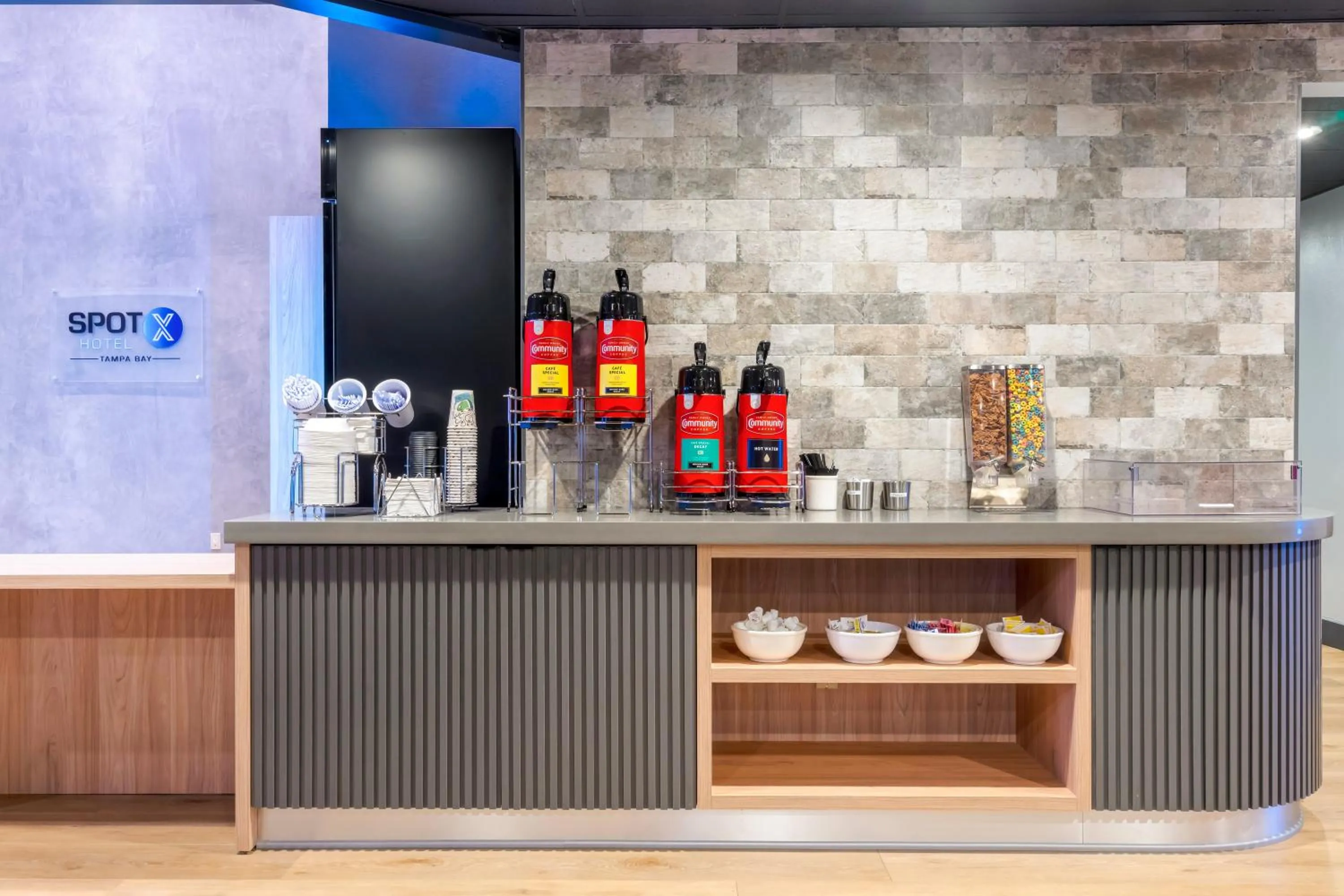 Coffee/tea facilities in SPOT X Hotel Tampa - Wesley Chapel by The Red Collection