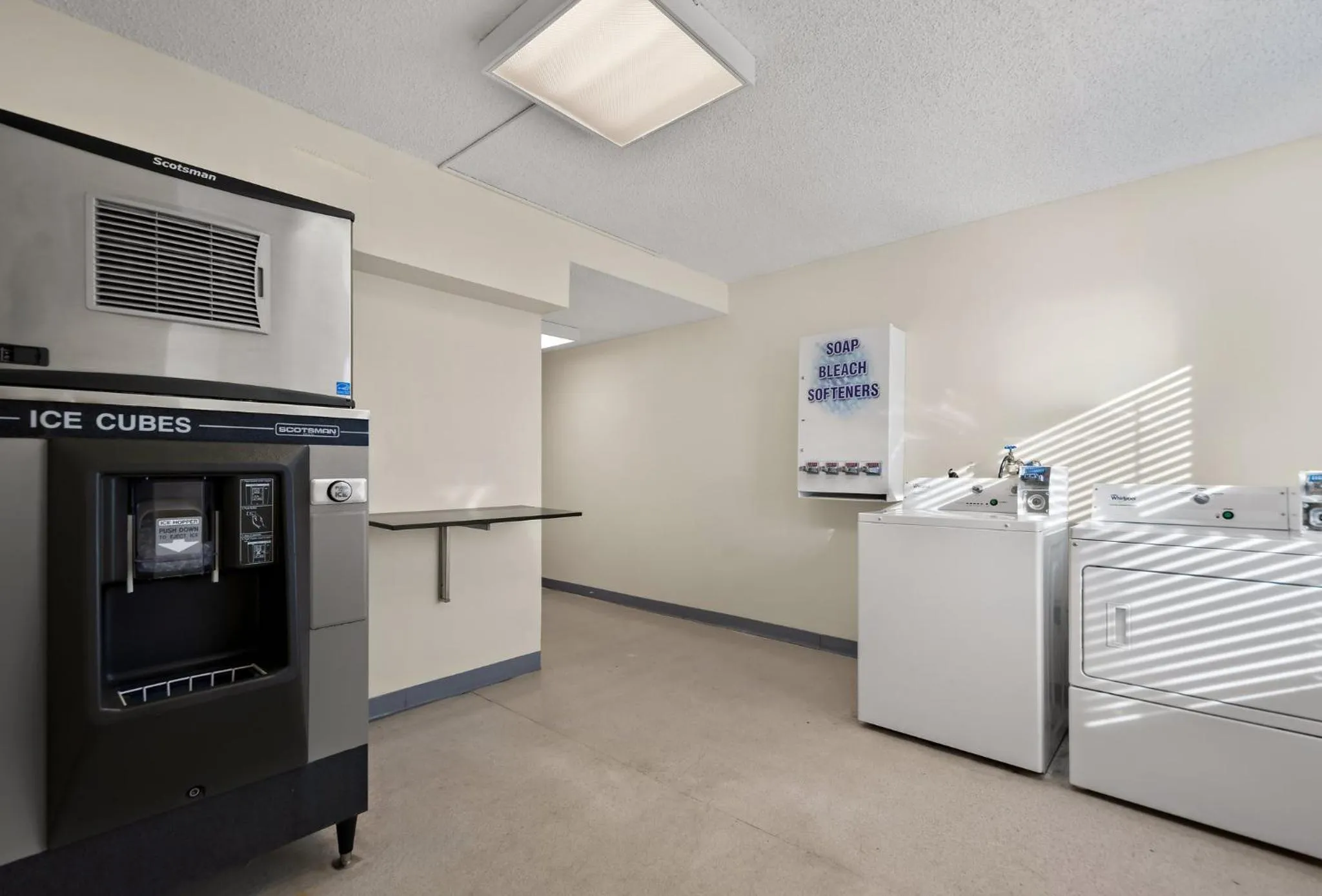 laundry in SPOT X Hotel Tampa - Wesley Chapel by The Red Collection