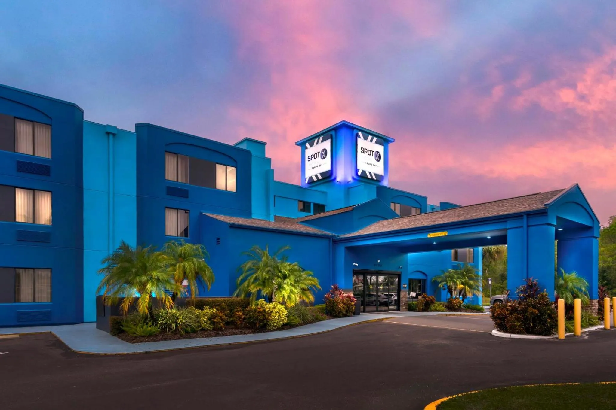 Property building in SPOT X Hotel Tampa - Wesley Chapel by The Red Collection