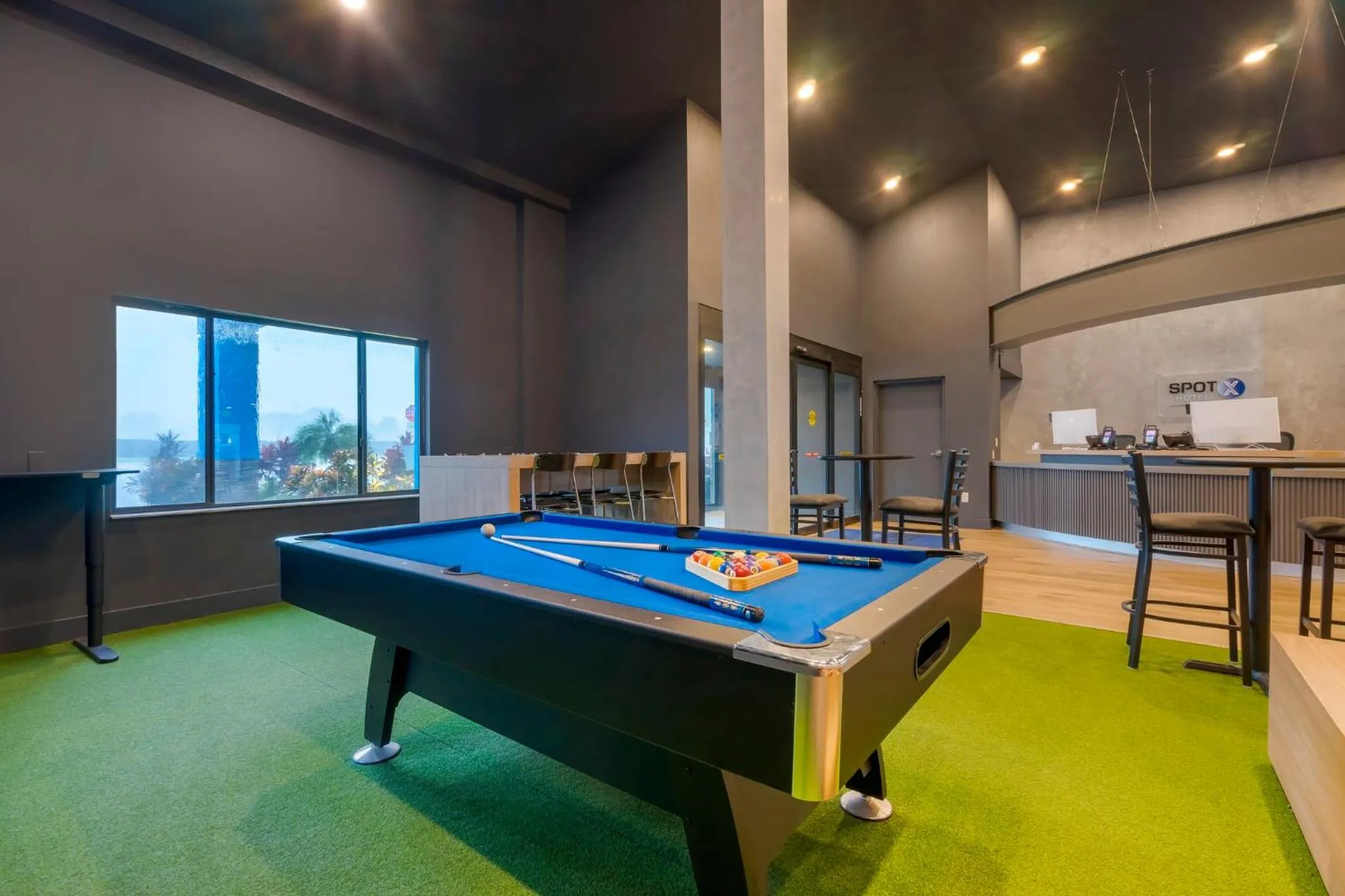 Lounge or bar in SPOT X Hotel Tampa - Wesley Chapel by The Red Collection