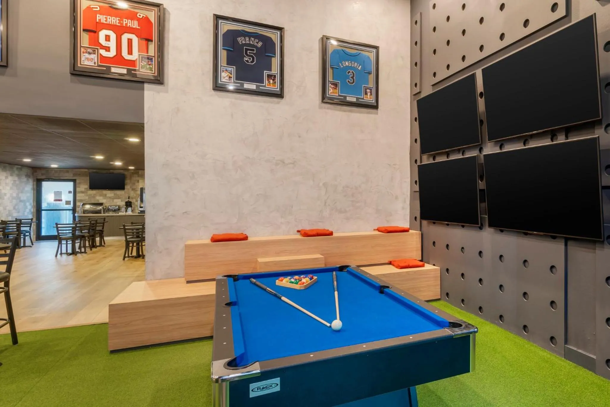 Lounge or bar in SPOT X Hotel Tampa - Wesley Chapel by The Red Collection