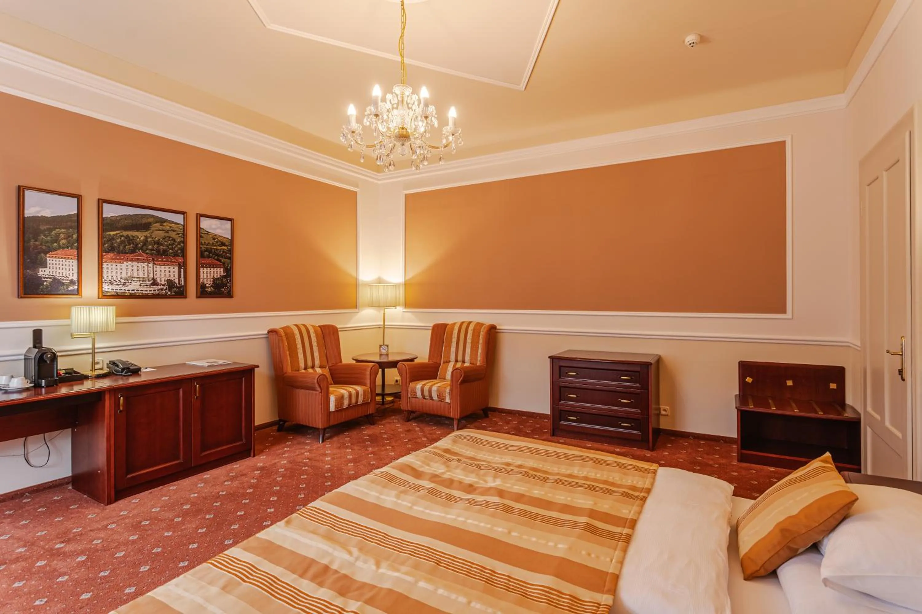 Bed in Hotel Radium Palace