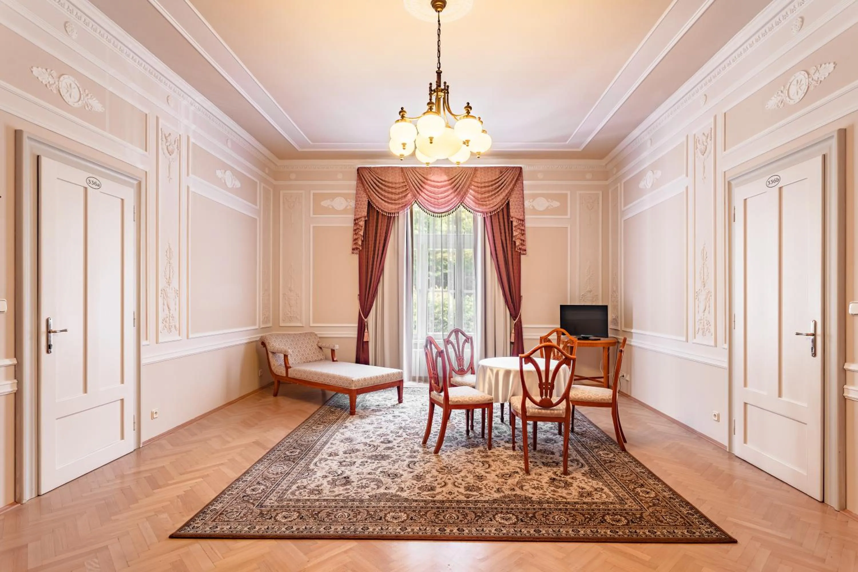 TV and multimedia in Hotel Radium Palace