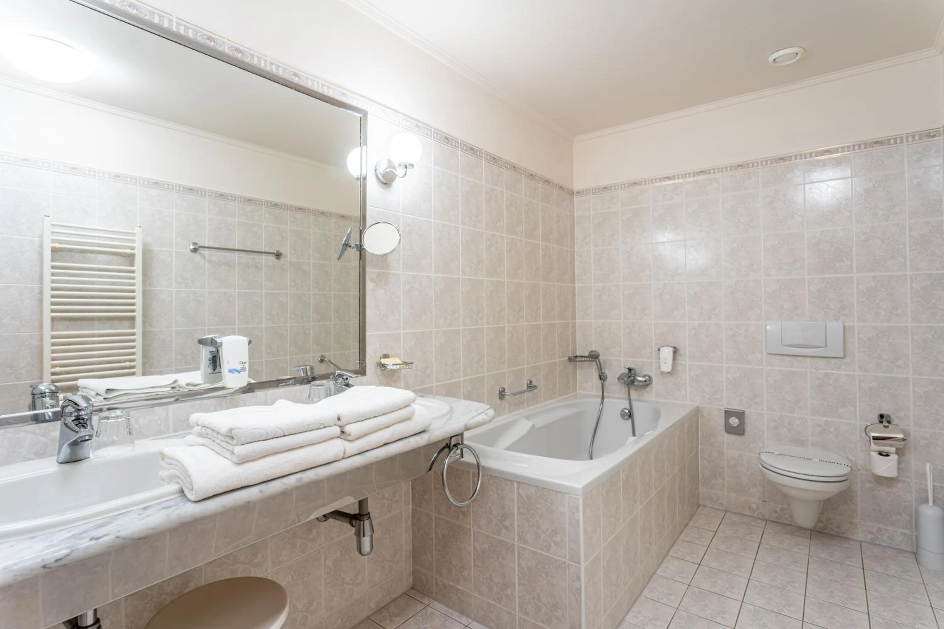 Shower in Hotel Radium Palace