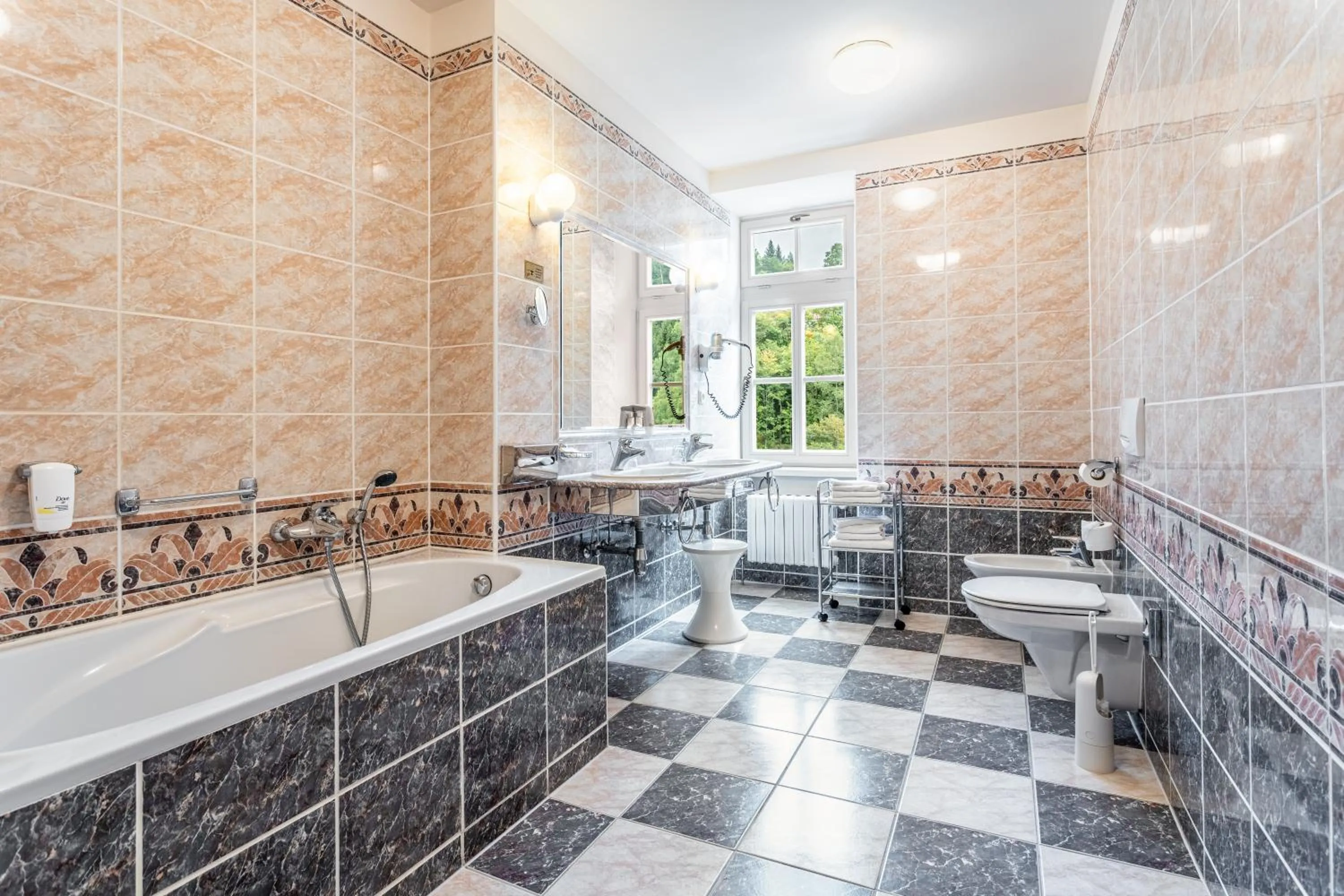 Toilet in Hotel Radium Palace