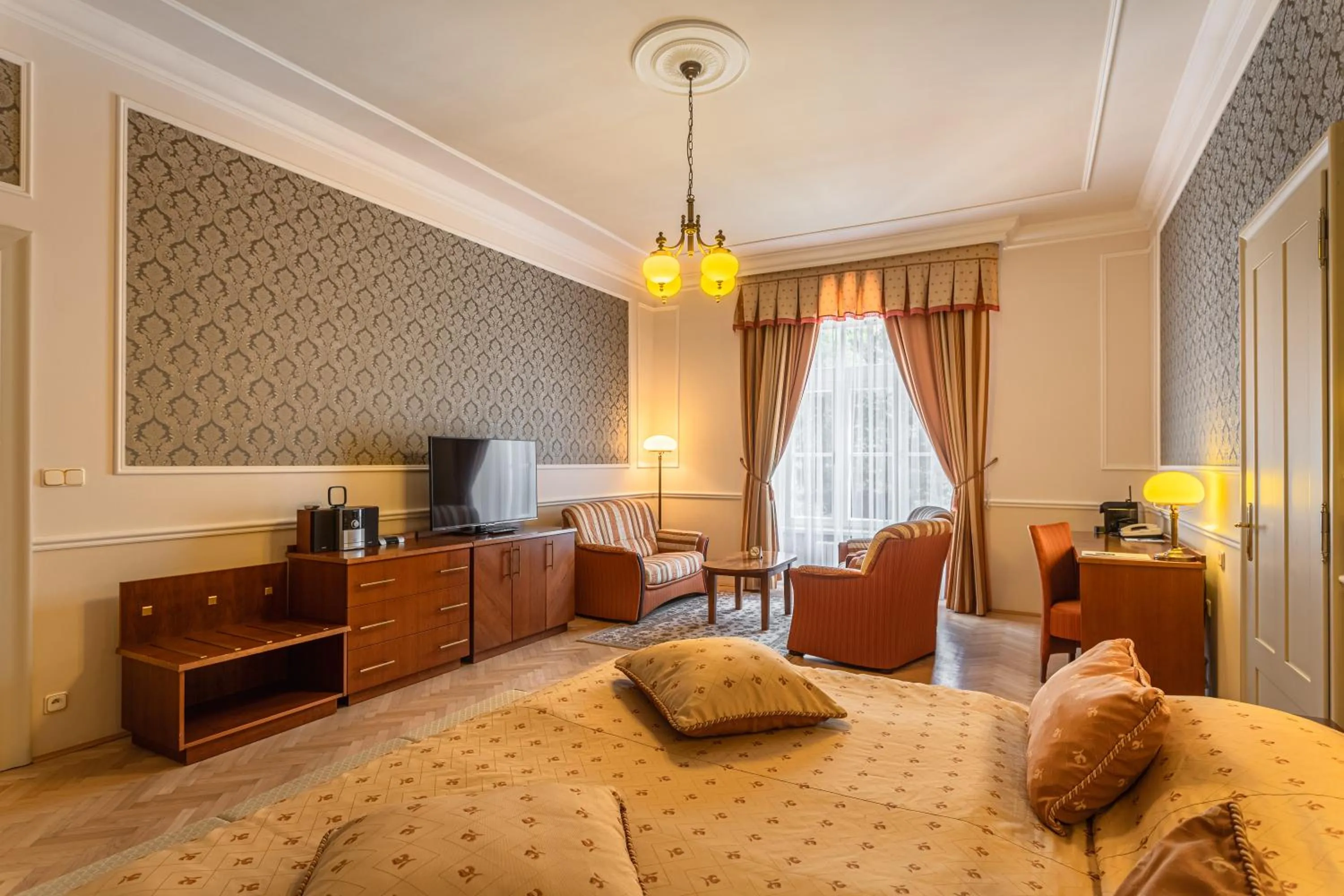 Bed in Hotel Radium Palace