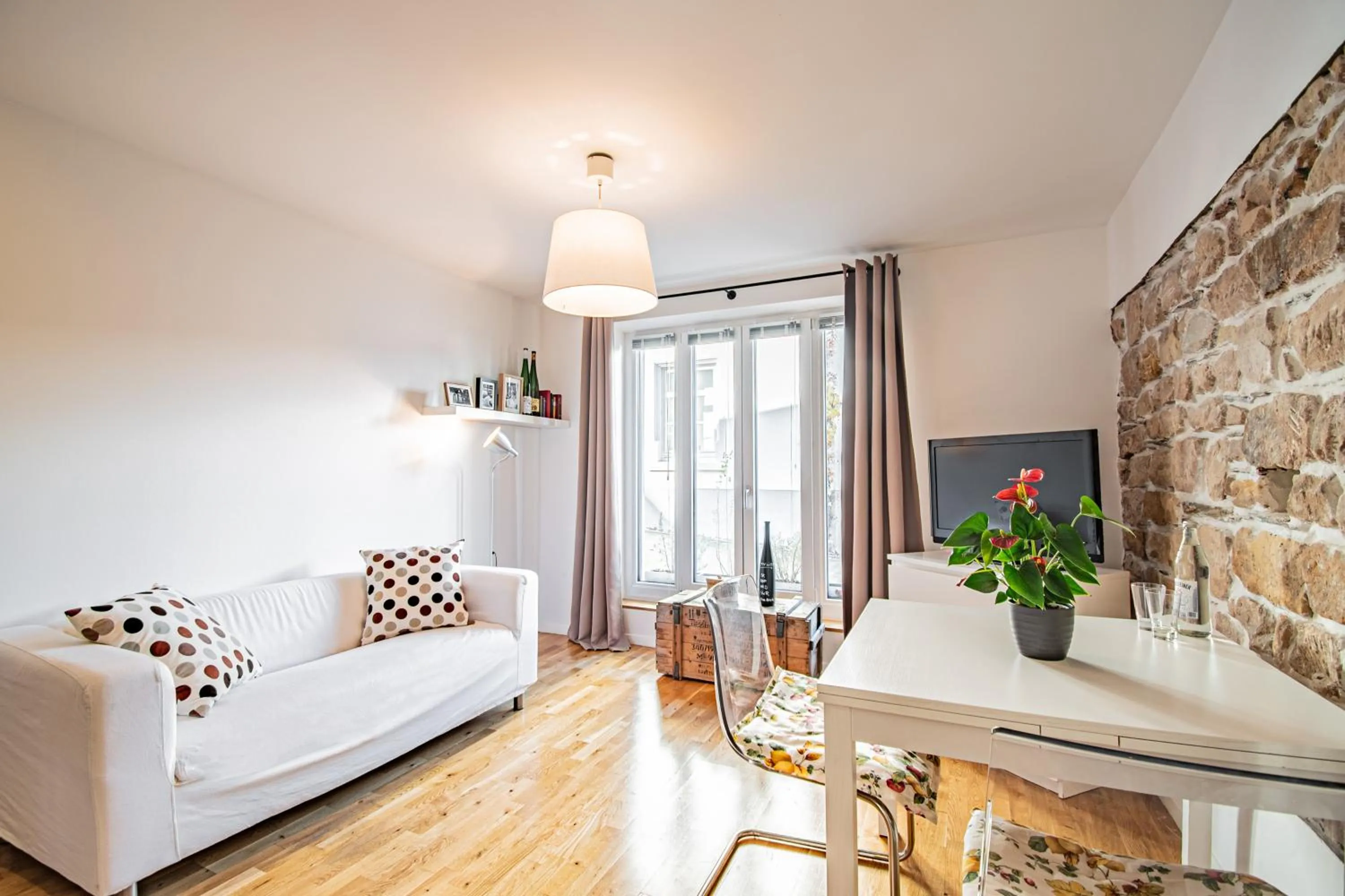 Living room, Bed in Weinhotel Ayler Kupp