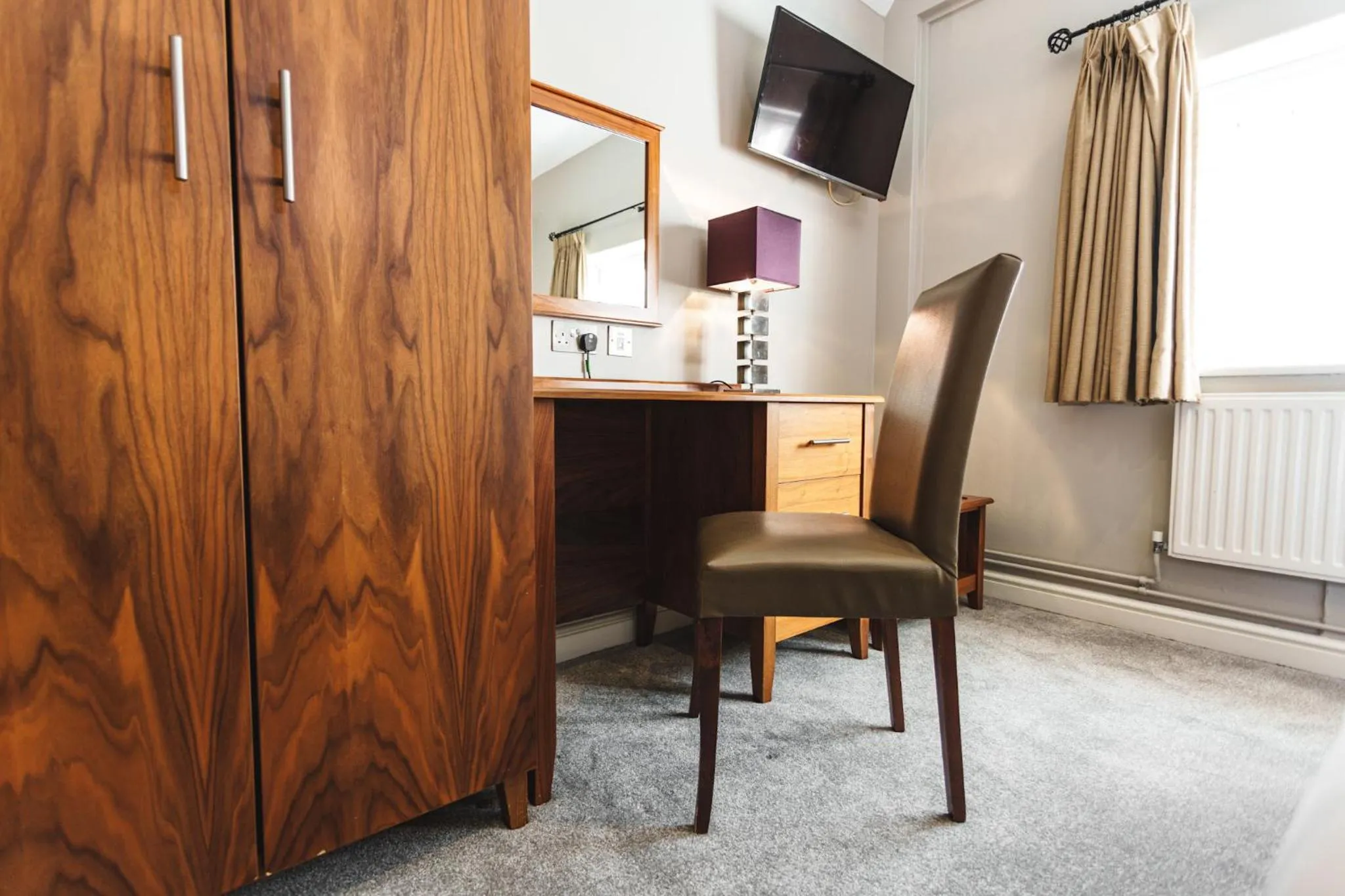 TV and multimedia in The Dog & Doublet Inn