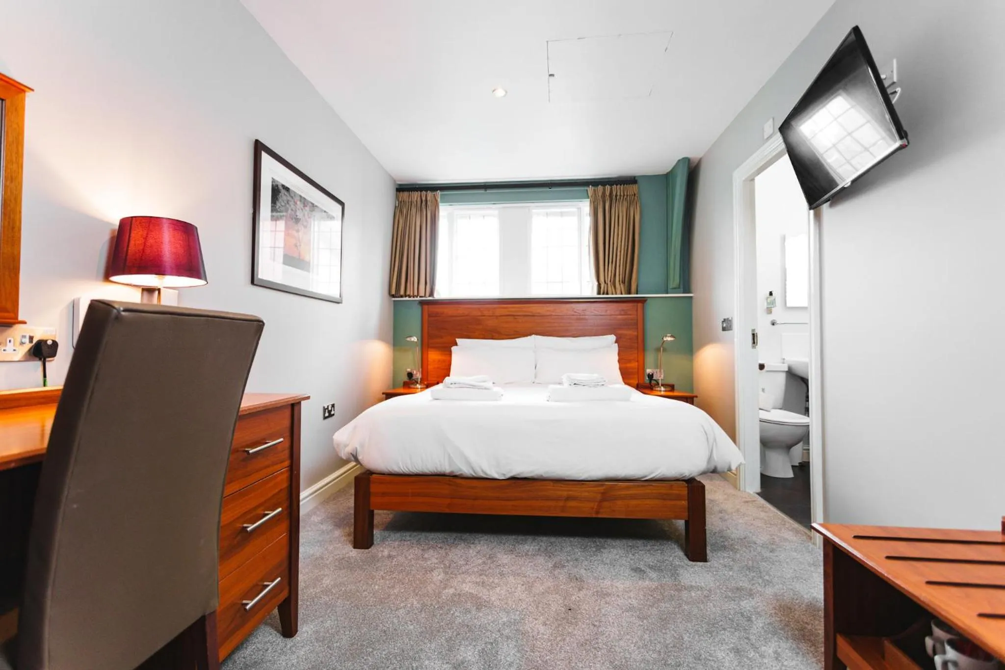 Bed in The Dog & Doublet Inn