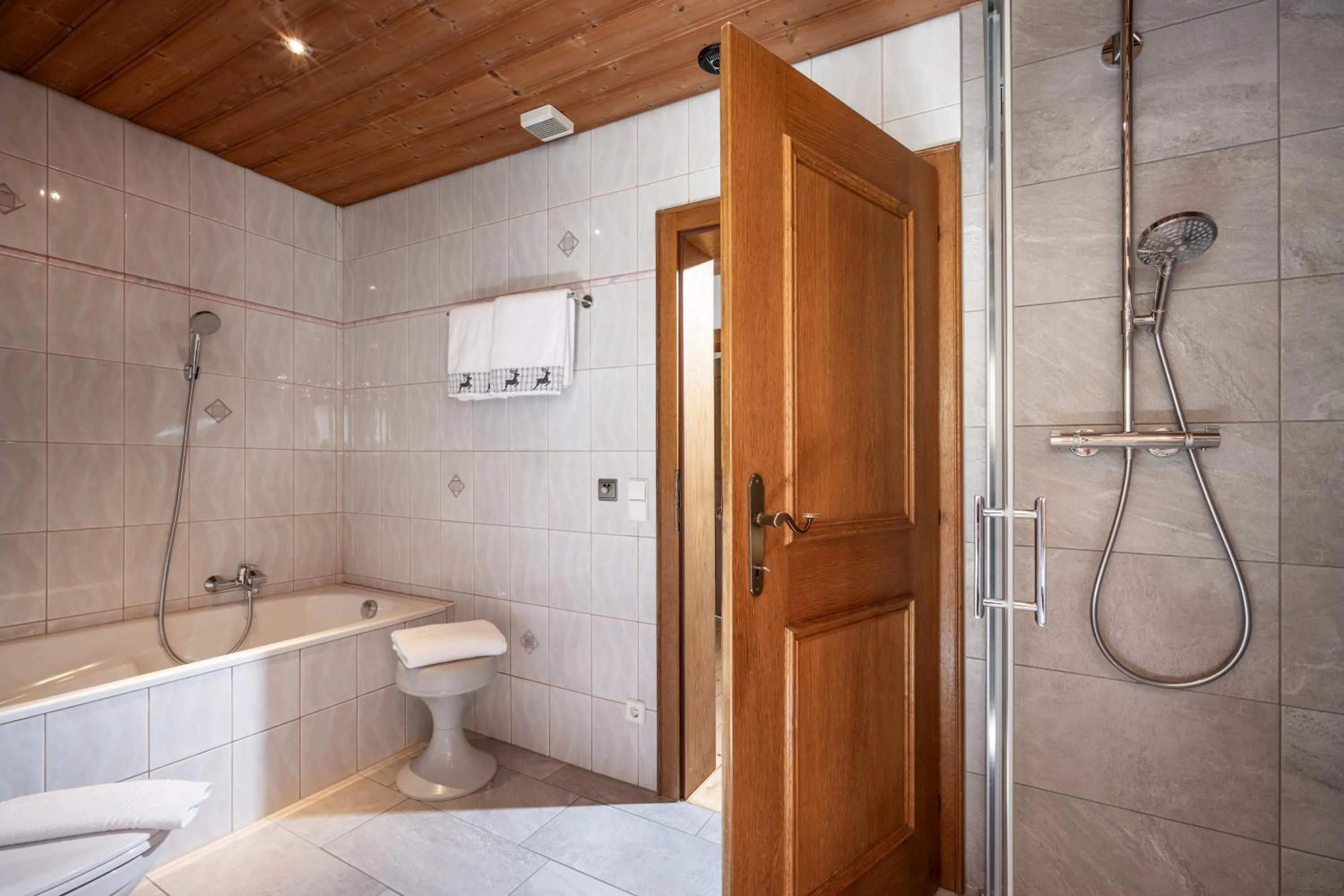 Bathroom in Ferienwohnung Hauser