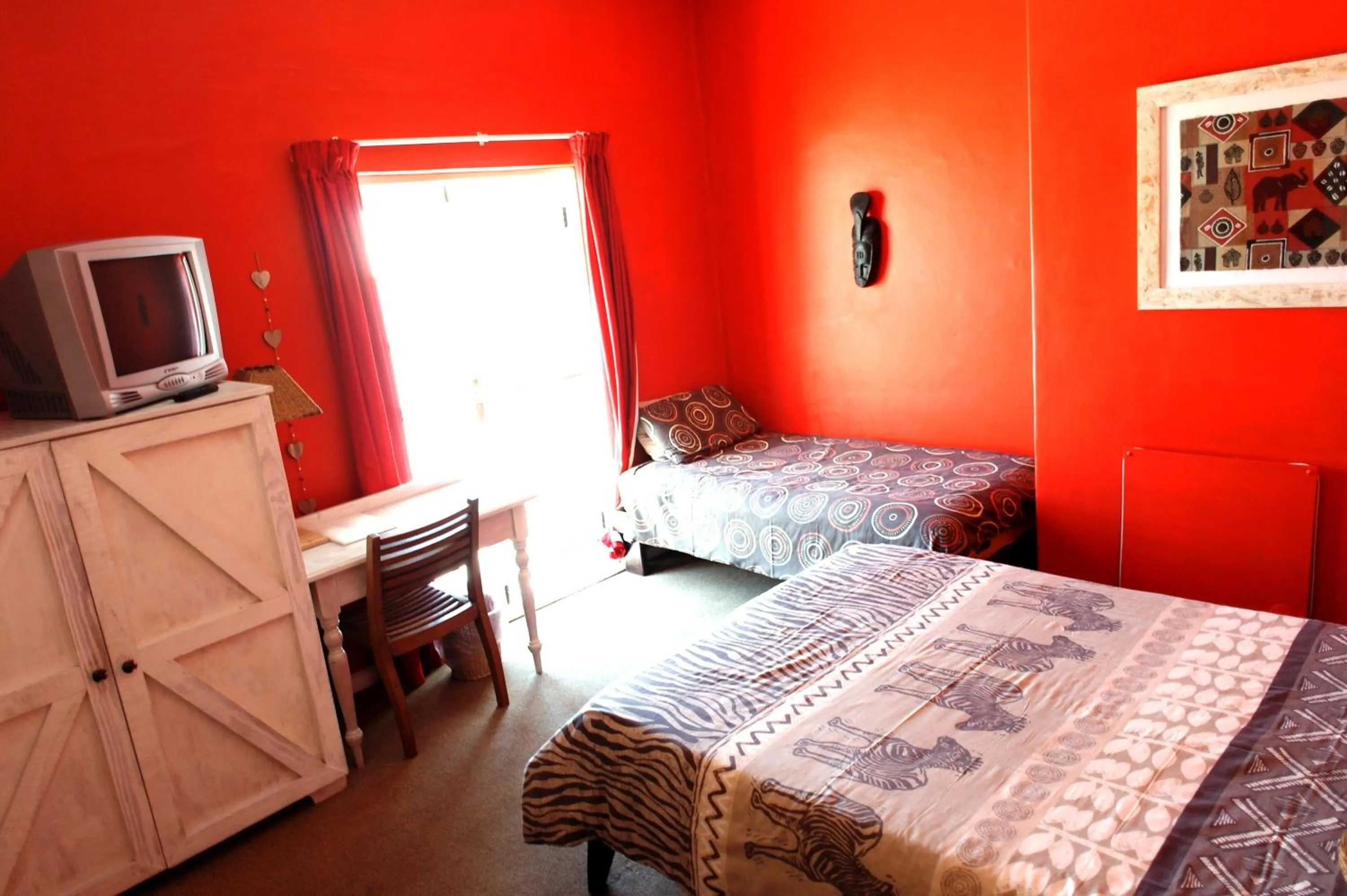 Photo of the whole room, Bed in House on the Hill